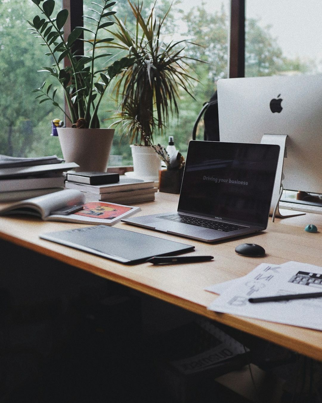 1.
Homeoffice ist bequem, aber oft auch ineffizient.
Zwischen Kühlschrank, Sofa und Handy verlierst du schneller den Fokus, als dir lieb ist.
Ein klarer Arbeitsplatz trennt Arbeit und Freizeit wieder sauber.
Du arbeitest konzentrierter und kommst schneller voran.
Und genau das macht am Ende den Unterschied. 💻⚡
👉 https://bio.vision-uelsen.de
#coworking #produktivität #visionuelsen