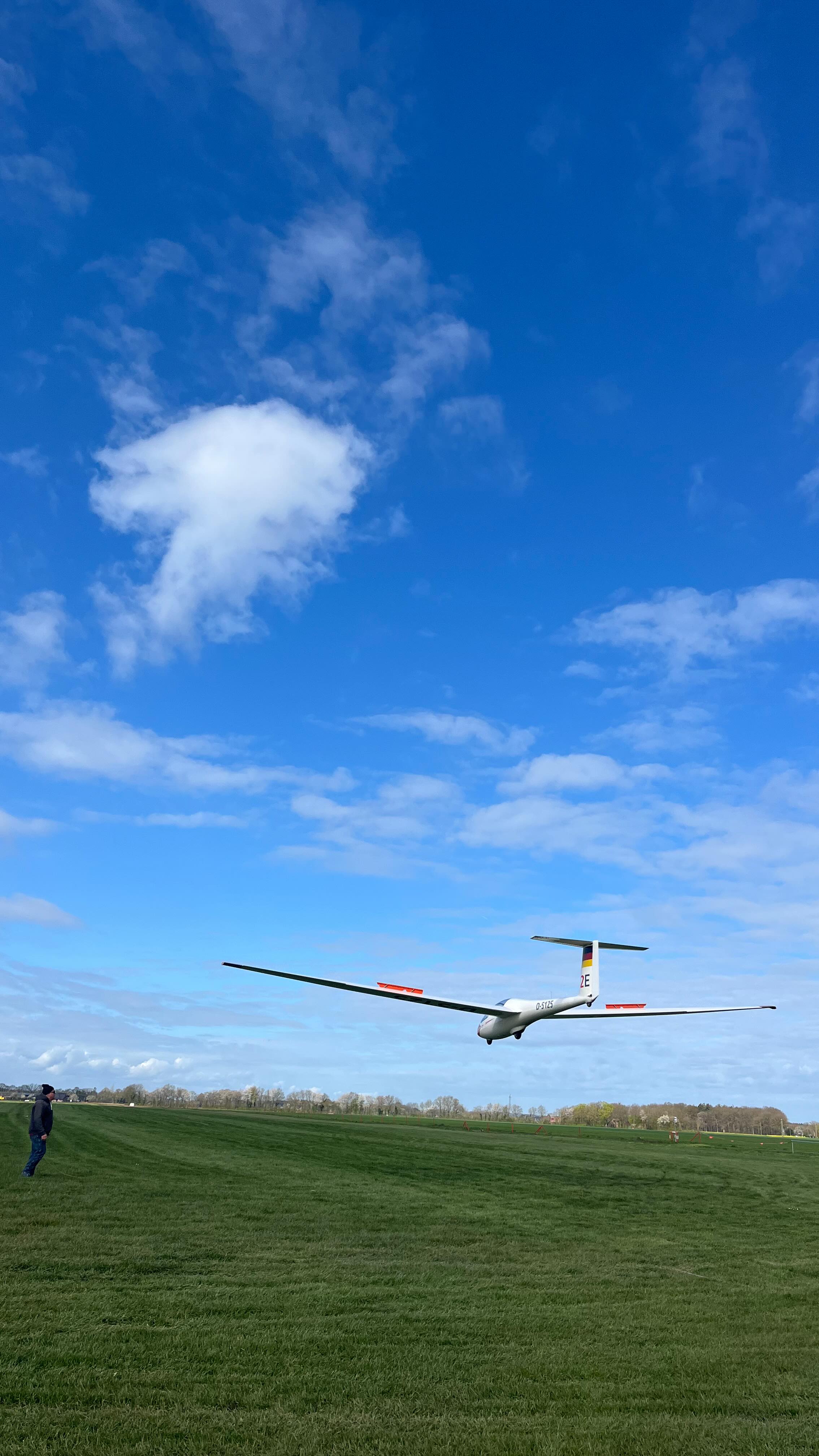 Osterflugbetrieb mit dem @aero_club_emmerich
#asperden #segelfliegen #tolleshobby #fliegenlernen #ostern2026