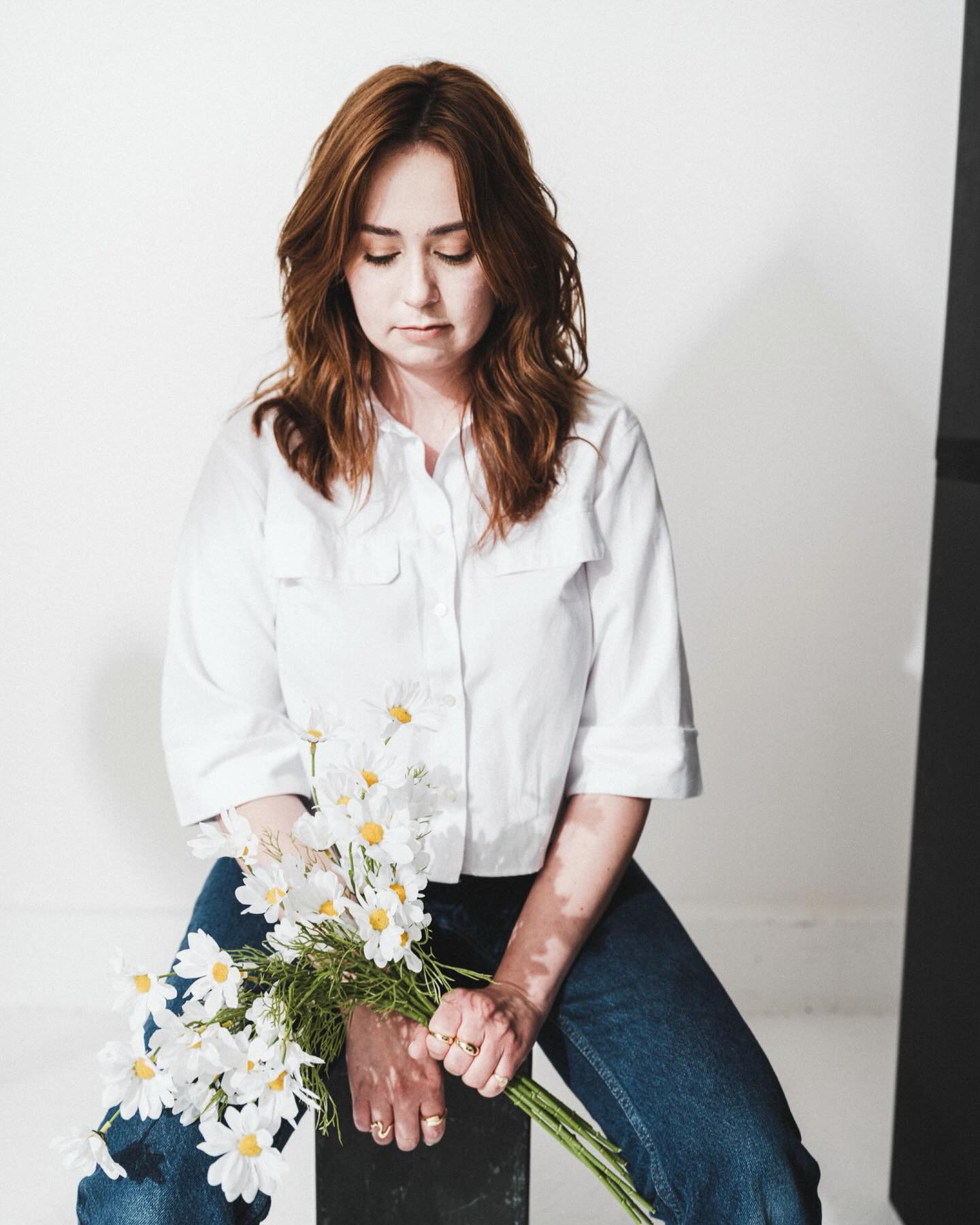 When I met Val for the first time, he asked me who my favorite band of all time was. Obviously, @paramore and @yelyahwilliams were easily my favorite artists ever.
He told me he had worked with an incredible artist @musicfriend he’d that was a badass producer and knew the exact sound I was going for. Turns out not only is Carlos incredibly kind, but he produced one of my favorite albums.
So- fast forward to recording and Val says “check out the guitar we’re using. That’s the one Paramore used.” To say I was FLOORED would be an understatement. This is probably one of the top five coolest things I’ve ever gotten to do. @creightondespard absolutely smashed it on the album, swipe right to see the pic I got playing it for fun.
Forever grateful for this experience and will geek out about this forever. You guys have no idea how incredible this guitar sounds 🤤
.
.
.
.
.
#dekoartist #newmusic #newalbum #singersongwriter