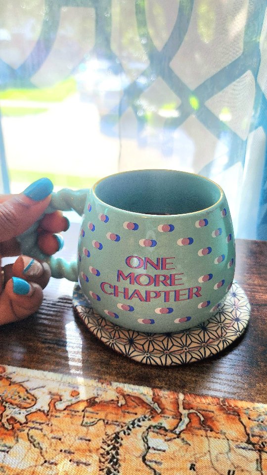 ✨️some days I just enjoy the fact that I have a studio where I can retreat and read a good book. Part of creating for me includes moments of just doing what you enjoy and relax to give room for those many ideas to settle in my brain 🥰
Thank you @23.hess for the cute 'on brand' mug!
#artstudıo #studiomoments #creativejourney