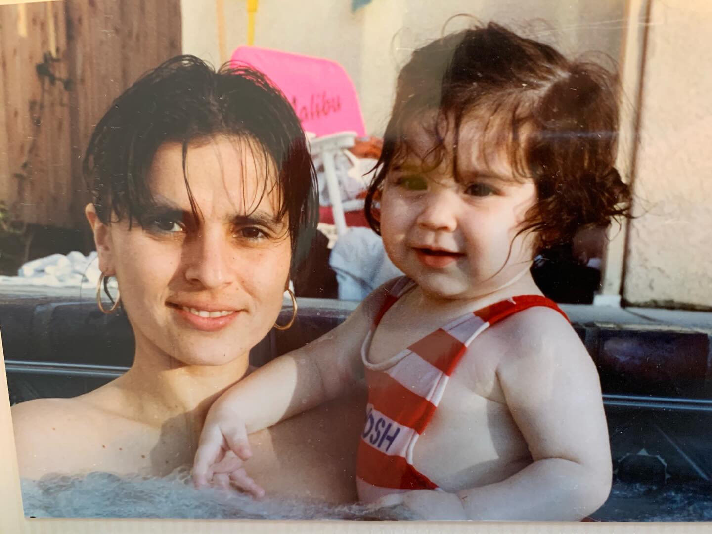 Happy 60th birthday to the funniest, joyful, most resilient person I know, my mommy!
She came to this country from Honduras with nothing but a dream. Rising the ranks from being a cashier at el pollo loco to owning her own house cleaning business!
She instilled in me to be humble, to work hard, be proud, score a good deal, and to be grateful for the things I have.
My mom uses a flip phone and has no social media and yet everyone knows and loves her!
I am so grateful to have been raised by such a wonderful mom who birthed 4 children and yet she makes us all feel loved equally. She’s always there for us no matter what.
Cheers to 60 more years! Yes that’s right, she will live until 120. 🥂