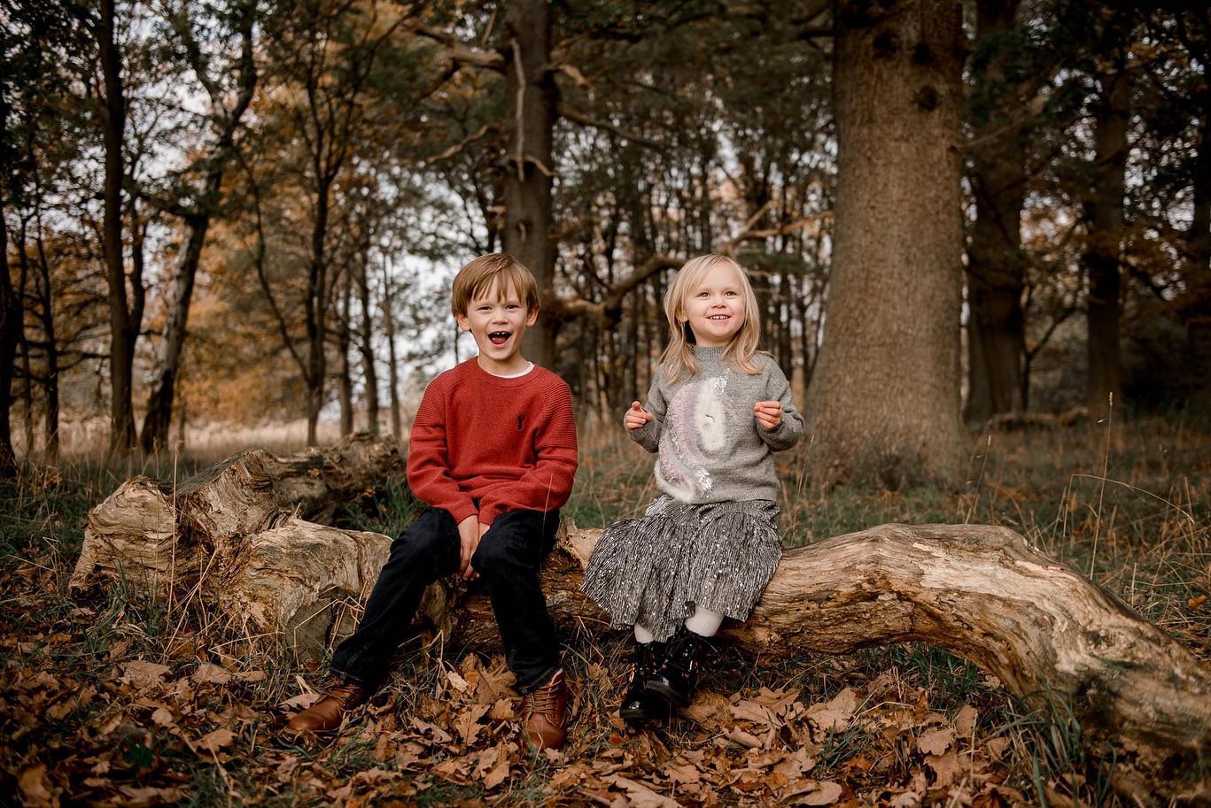 IT’S CHRISTMAAAAAAAS 🎄✨
This season is for giving, and what better gift to give than a collection of family memories!
For £50 you will receive a family photoshoot and 10 digital images 🤩
I have a few free slots left for this coming weekend (18/12/21) Get in touch ASAP to secure your slot 🤩