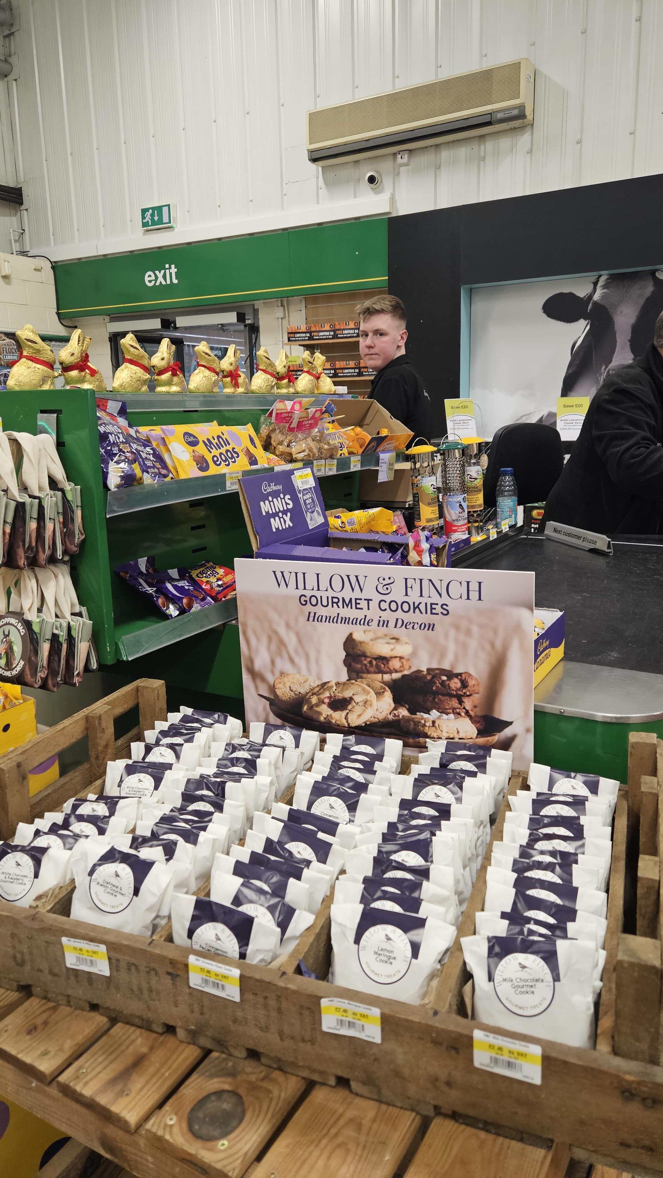 Come with us as we spot our cookie line-up in @molevalleyfarmers
We’ve recently started supplying @molevalleyfarmers through @hawkridge_farmhouse_dairy, and it’s brilliant to see a full range of flavours ready for everyone to enjoy. Five to choose from, so there’s something for all tastes. Thanks for supporting local @molevalleyfarmers
Find out more about stocking our range of small batch, handcrafted, palm-oil free bakes at www.willow-finch.co.uk/trade