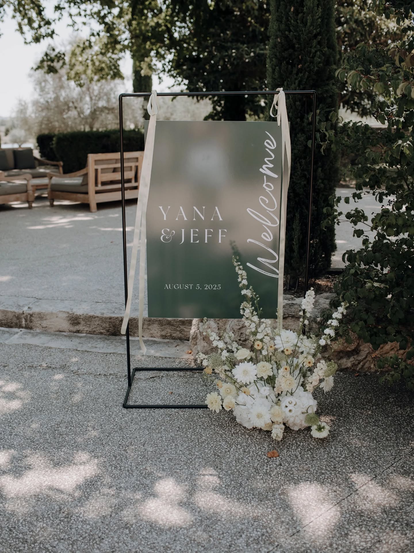 🌻 Y & J 🌻
05.08.2025
Entre lumière dorée et parfum de lavande, je compose des fleurs qui racontent votre mariage en Provence 🌿
@lesdomainesdepatras
@pistouetromarintraiteur
@caravanepalace_events
#fleuriste #mariageenprovence #weddingprovence #weddingsouthoffrance #weddingflowers