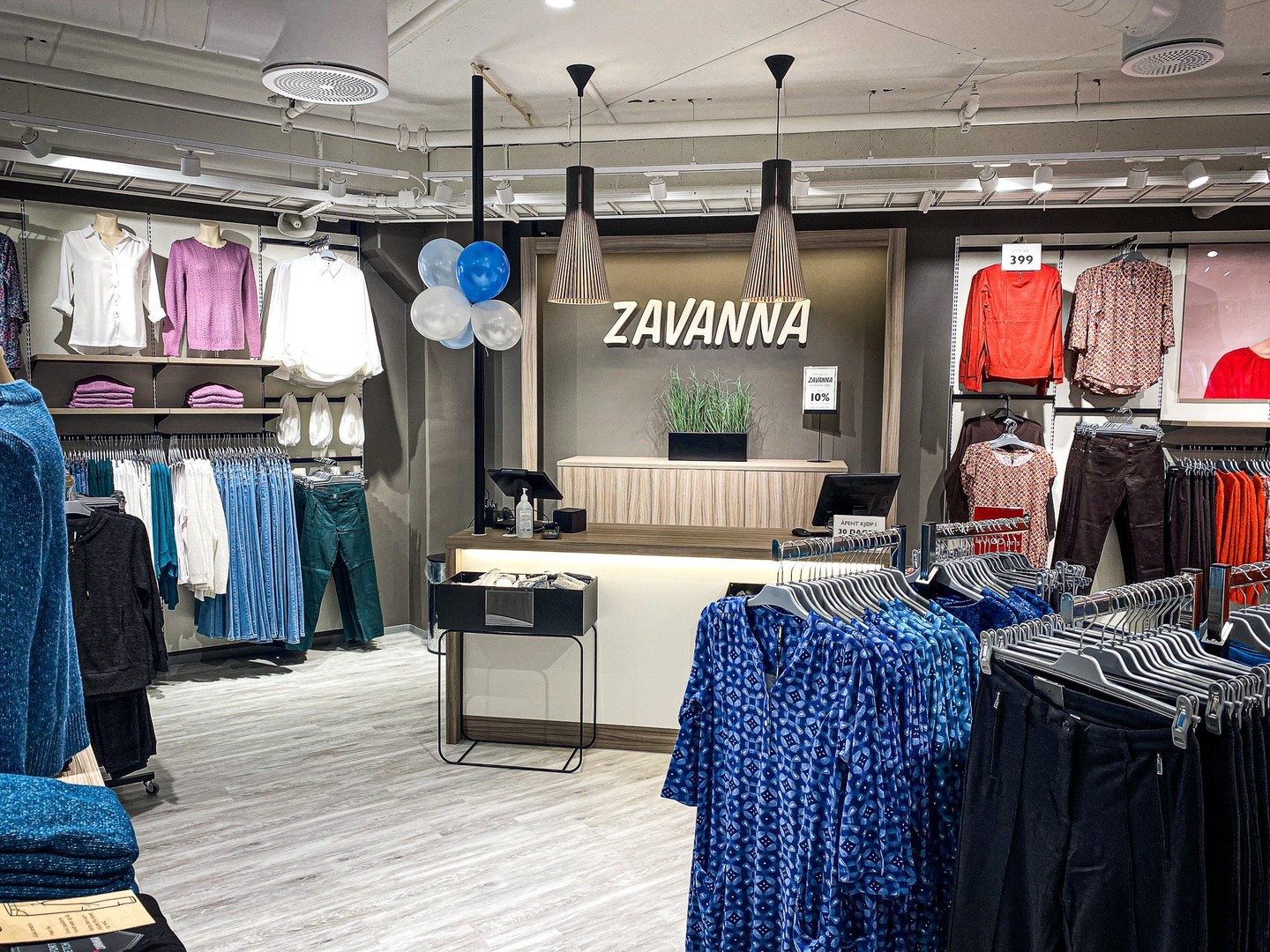 🎄 God jul fra oss i New Shop! 🎄
Vi ønsker alle våre kunder, samarbeidspartnere og følgere en riktig god jul og et godt nytt år! Tusen takk for at dere har gjort 2024 til et minnerikt år med spennende prosjekter og samarbeid. ❤️
Vi holder stengt fra 21. desember 2024 og åpner igjen 2. januar 2025. Vi gleder oss til å starte det nye året med nye, inspirerende prosjekter og samarbeid!
Ønsker dere alle en fredelig jul og et fantastisk nytt år! 🌟