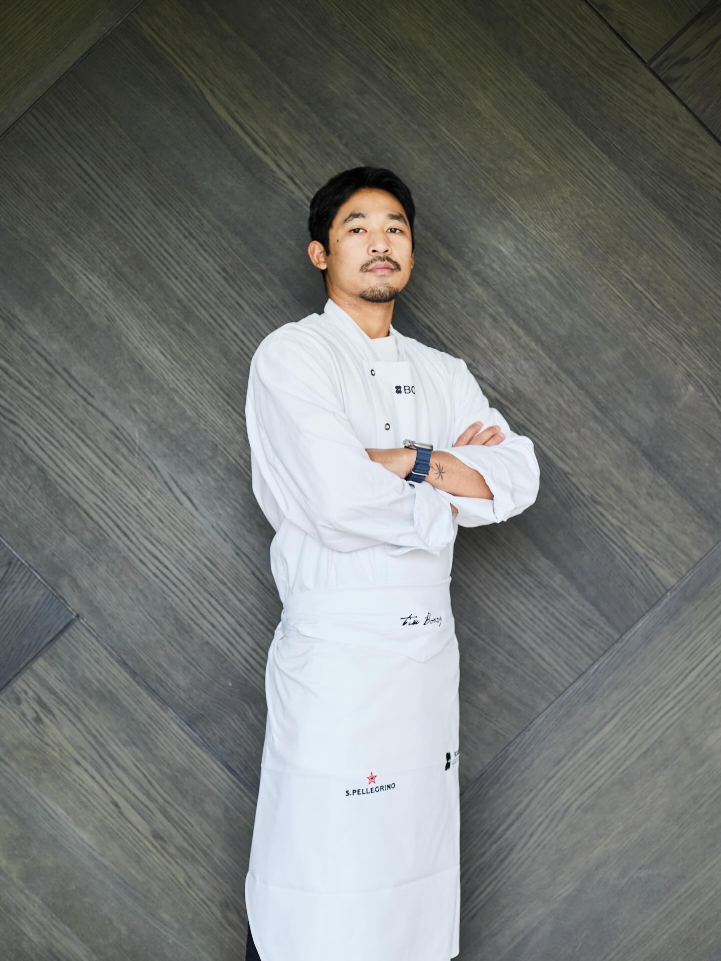 Bridging the gap between Thai spice and French finesse.
“My journey to the kitchen took an unexpected route. It was actually after surfing sessions 🏄that my passion for food really started to ignite, eventually leading me to study Hospitality in India. Two years ago, I had my first taste of working in Europe in Veurne, and I knew I had to return. I decided to combine work with further studies to truly deepen my understanding of the culinary world. My goal was clear: I wanted to gain experience in a Michelin-starred environment.
What fascinates me most is the delicate balance, and sometimes the clash, between Thai cuisine and classic French cuisine. Exploring how these distinct worlds interact is what drives me. I am very eager to prove myself, and after this chapter, I have set my sights on participating in national and international competitions. This experience is the perfect training ground to push my limits.”
Suriyan Pleejan - Thailand