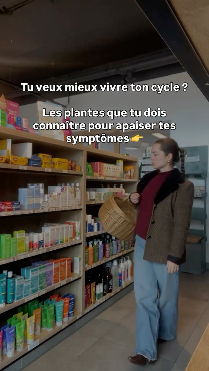 Les 3 autres indispensables que tu dois connaître 👇
🌱 L’alchémille
Elle est progesterone l’île. C’est LA plante pour calmer tes SPM et mieux vivre ta deuxième partie de cycle
🌱 Achillee Millefeuille
Antispasmodique et hémostatique, elle aide à soulager les douleurs de règles et limiter les flux abondants
🌱Ortie
Hyper rémineralisante ! Riche en fer, calcium, magnésium. C’est ton indispensable pendant les règles ✨
Abonne toi pour plus de conseils HappyHormones ✨
—-
Moi c’est Eugénie, j’aide les femmes qui souffrent de déséquilibres hormonaux à sortir de l’épuisement & apaiser leur symptomes et retrouver énergie, sérénité, confiance en soi.
👉 Je t’offre un bilan hormonal GRATUIT .
Commente « BILAN « et je t’envoie le lien ✨
—-
SOPK
Endométriose
Cycle féminin
Équilibre Hormonal
Santé Féminine