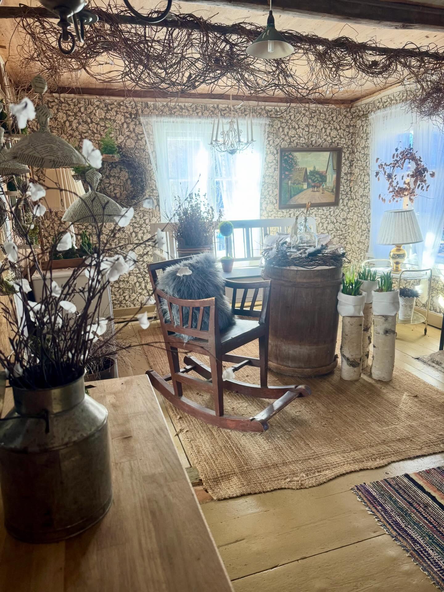 Pääsiäispuoti auki koko pääsiäisen to-ma 11-19. Tervetuloa poikkeamaan Porraslammentie 397.