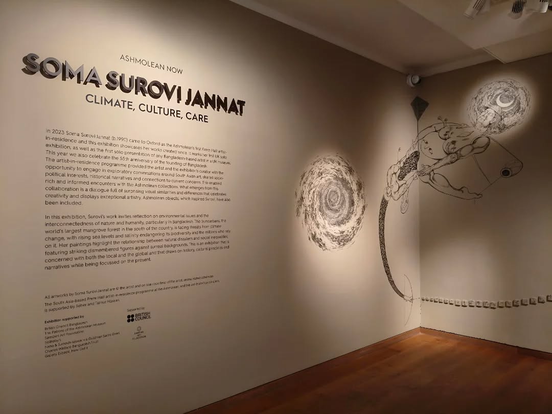 Soma Surovi Jannat’s debut solo exhibition in the UK opened on 28th March at the Ashmolean Museum.
In the exhibition, Surovi presents a new body of work created in dialogue with objects from the museum’s collection. The exhibition brings together around 40 works and objects, including works on paper, a 30-foot-long scroll, and an ephemeral wall drawing created directly in the gallery.
Her art reflects on environmental issues and the interconnectedness of nature and humanity, especially in Bangladesh, where the Sundarbans, faces threats from climate change. In her paintings and drawings, capturing urgent global and environmental issues, Surovi critiques the link between natural disasters and social inequalities.
The Samdani Art Foundation is proud to be among the supporters of the exhibition.
📍 Gallery 8, Ashmolean Museum
📅 28 March - 1 November 2026
@dhakaartsummit
@samdaniartfoundation
@srihatta_sylhet
@nadiasamdani
@rajeebsamdani
@dhakadiana
@rux_q
@ashmoleanmuseum
@somasurovijannat
@swilin_haque
@sazzad1985
@iftekharnoor
#dhakaartsummit #samdaniartfoundation #art #srihatta #SAF