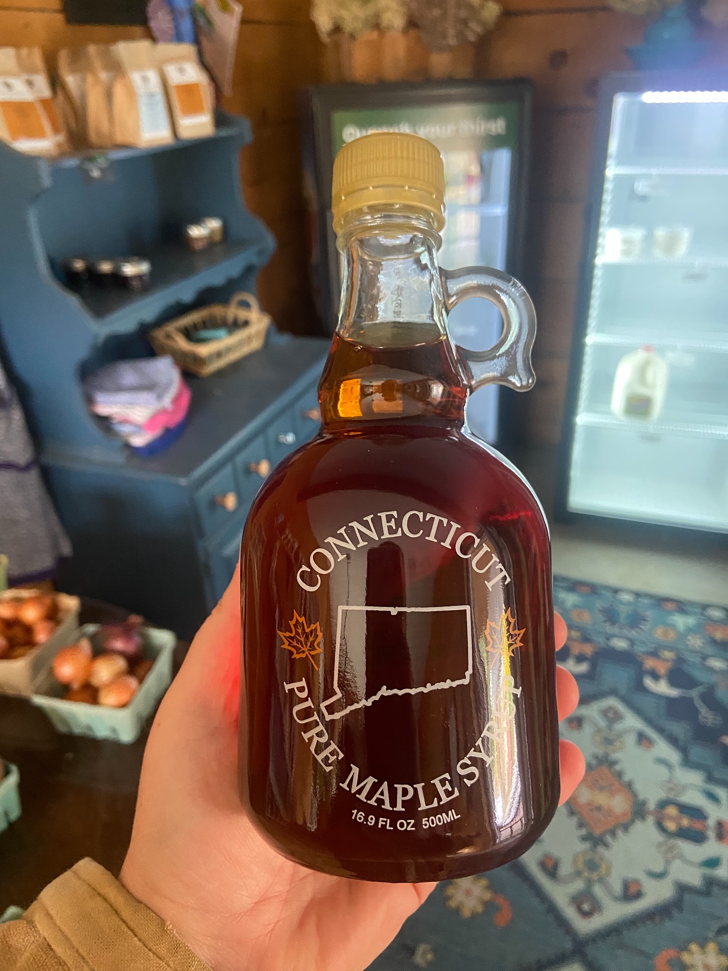 I had the pleasure of checking out @wilkinsonfarmct sugar house today for Cindy and Matt Wilkinsons annual open house. They really know their stuff about maple syrup. Located right in Columbia CT. Matt and Cindy tap about 1000 trees right here in CT producing enough for our farm to be able to carry it on our delivery menu and farm stand!
When you pull up to their farm you can see the maple trees connected to hoses, knowing that some of that delicious tree sap that we all love on our pancakes, in our coffee, and in our baked goods is being made right next to you. In the sugar house a giant pristine machine is there boiling away at the sap as Matt explains the entire process and answered every question I and another avid learner asked.
Cindy manning the maple syrup booth was slinging jars of liquid gold and selling their unique maple cotton Candy. What a cool place and what cool people.
To top it all off I enjoyed some delicious chicken tenders and shoestring fries by the fantastic @twinbeaksfriedchicken food truck who take pride in raising their chickens much like we do here at our farm!
How cool is to have so much fresh food and knowledge so close to our fingertips in Northeast CT