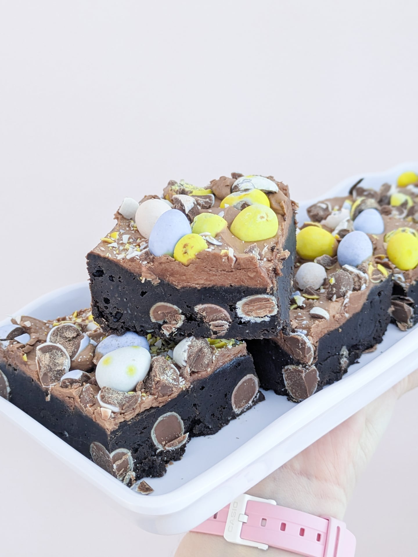 Happy Saturday! We're open today 11 am to 5 pm, come see us for some weekend treats like these Cadbury Mini Egg Brownies 🤤
🍰 Happy Hour (buy one cake slice, get one free!) is today from 3 pm to 5 pm ✨