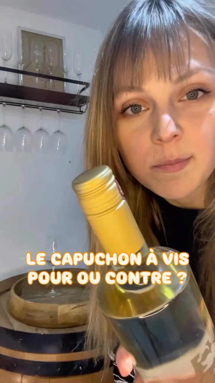 Le capuchon à vis : POUR ou CONTRE ? 🍷
Fraîcheur préservée, pas de goût de bouchon, très pratique…
Aujourd’hui, je déguste le KAMA du Domaine des Pierrettes 🍇 – un Sauvignon vif et aromatique, aux notes d’agrumes et fleurs d’oranger 🌼. L’équilibre parfait entre douceur naturelle et acidité, à savourer frais entre 8°C et 10°C.
👉 Disponible sur mon site : sentierdesvins.fr
#KAMA #DomaineDesPierrettes #sentierdesvins #VinBlanc #dégustations