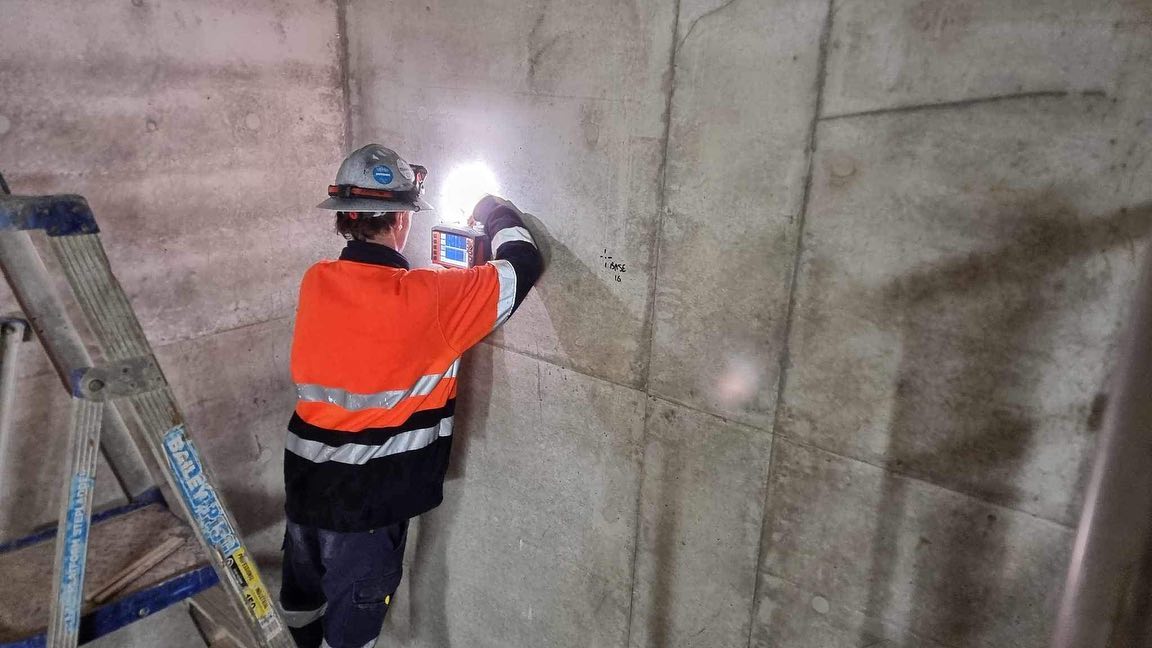 Mitch scanning some precast pannels to shed some light on the location of the rio.
#cuttingforce #cutting #tyrolit #hilti #australia #melbourne #gippsland #traralgon #coredrilling #cutting #grinding #concrete #scaning #flushcutting
#ringsawing #wiresawing #handsawing #roadsawing #generator #furphy #site #constructionmaison