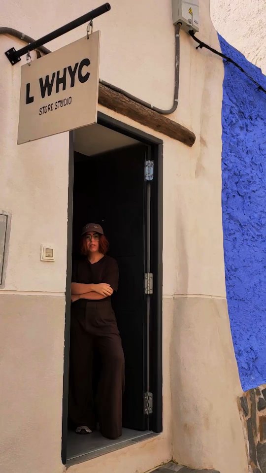 Hi guys!
It's L WHYC STORE STUDIO, un espacio donde moda, diseño, fotografía y arte se encuentran.
Un lugar donde, THE POWER TO CHOOSE o WOW no son sólo una frase o una expresión..
... es algo que se siente, que está presente en cada artículo, en cada marca, en cada una de las personas que venís a visitarnos...
L WHYC STORE STUDIO es mucho más que un espacio creativo. No puedes perderte nuestros WHYTIPS DE COSTURA, WHYTIPS DE DISEÑO, WHYTIPS PARA EMPRENDER, los MARTES DE MÚSICA o los FASHION THURSDAYS.
Otro año más, soy candidato a los premios @aragoninfluye y quería contarte un poquito sobre mí por si es que aún, no me conocías.