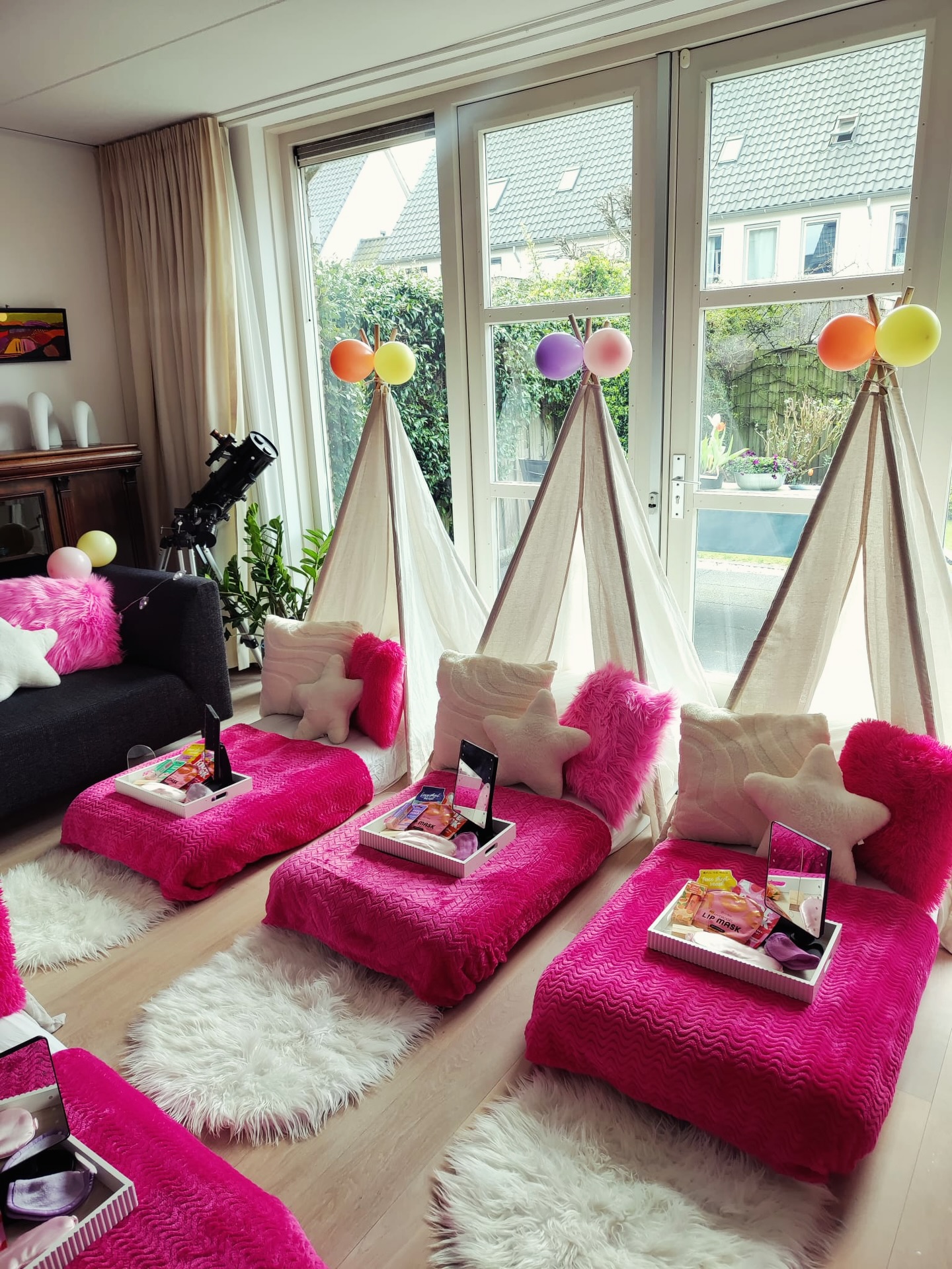 Glam night, redefined ✨
This weekend’s setup brought together soft tones, cosy teepees and a subtle spa touch, perfect for a relaxed girls’ night in.
Each spot was styled with gentle details, from plush bedding to mini self care treats, creating a space to unwind, connect and enjoy the moment.
A sleepover, elevated.
📍 Amsterdam
📩 Enquire via DM
#TeepeeSleepover #KidsPartyAmsterdam #SleepoverSetup #SoftPlayStyling #ModernKidsParties
