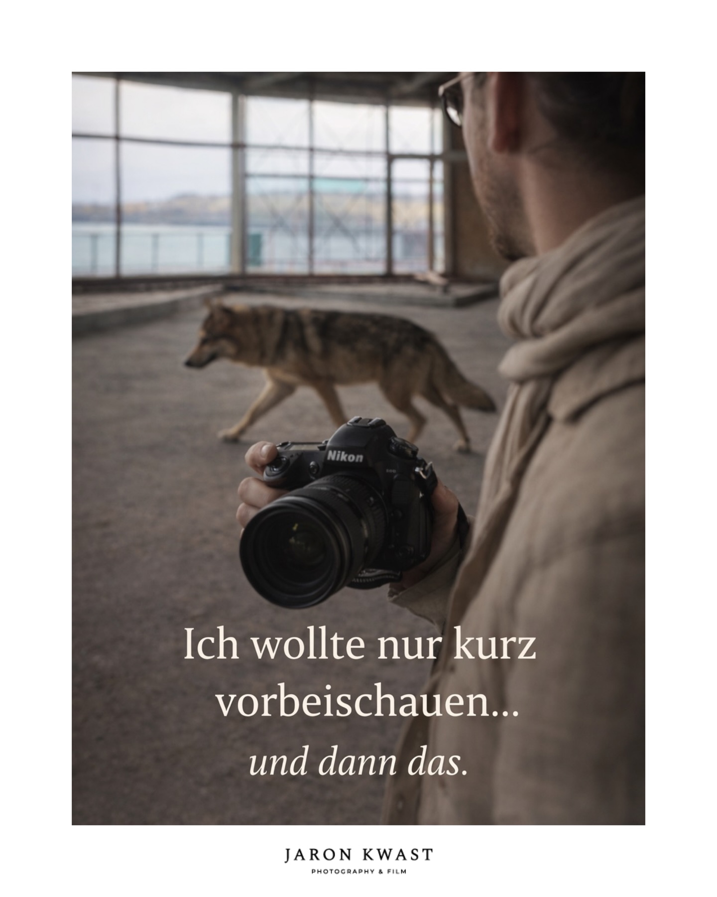 Hamburg wird langsam wild… 🐺✨
Erst ein Wolf am Alsterpavillon. Dann zwei. Und plötzlich wird daraus eine Liebesgeschichte.😱
Vielleicht genau so, wie echte Geschichten entstehen. Ungeplant. Ehrlich. Voller Gefühl.
Und genau diese Momente sind es, die ich festhalte. Nicht perfekt inszeniert. Sondern echt. Lebendig. Und für immer.
Wenn ihr euch vorstellt, eure eigene Geschichte genauso zu fühlen… dann lasst uns sprechen.
Ich freue mich eure schönsten Momente festzuhalten! 📸✨
#hochzeithamburg #jungfernstieg #hochzeitsfotograf #hamburgliebe #hochzeitsreportage
WolfHamburg Wolf WolfAlster