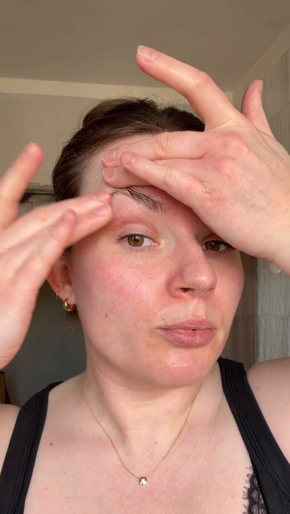 You asked for my facial massage routine so here it is.
Depuffing facial massage to get rid of all the excess fluid and lightly sculpt 🤍 I love doing this in the morning to start the day fresh and with a little extra selfcare. When you commit to doing this face massage on the regular you’ll see better results.
Save this video so you can follow along with it and let me know how you go
•
•
•
•
•
•
#facialmassage #facemassage #depuffingeyes #depuffingfacialmassage #lymphaticfacialmassage