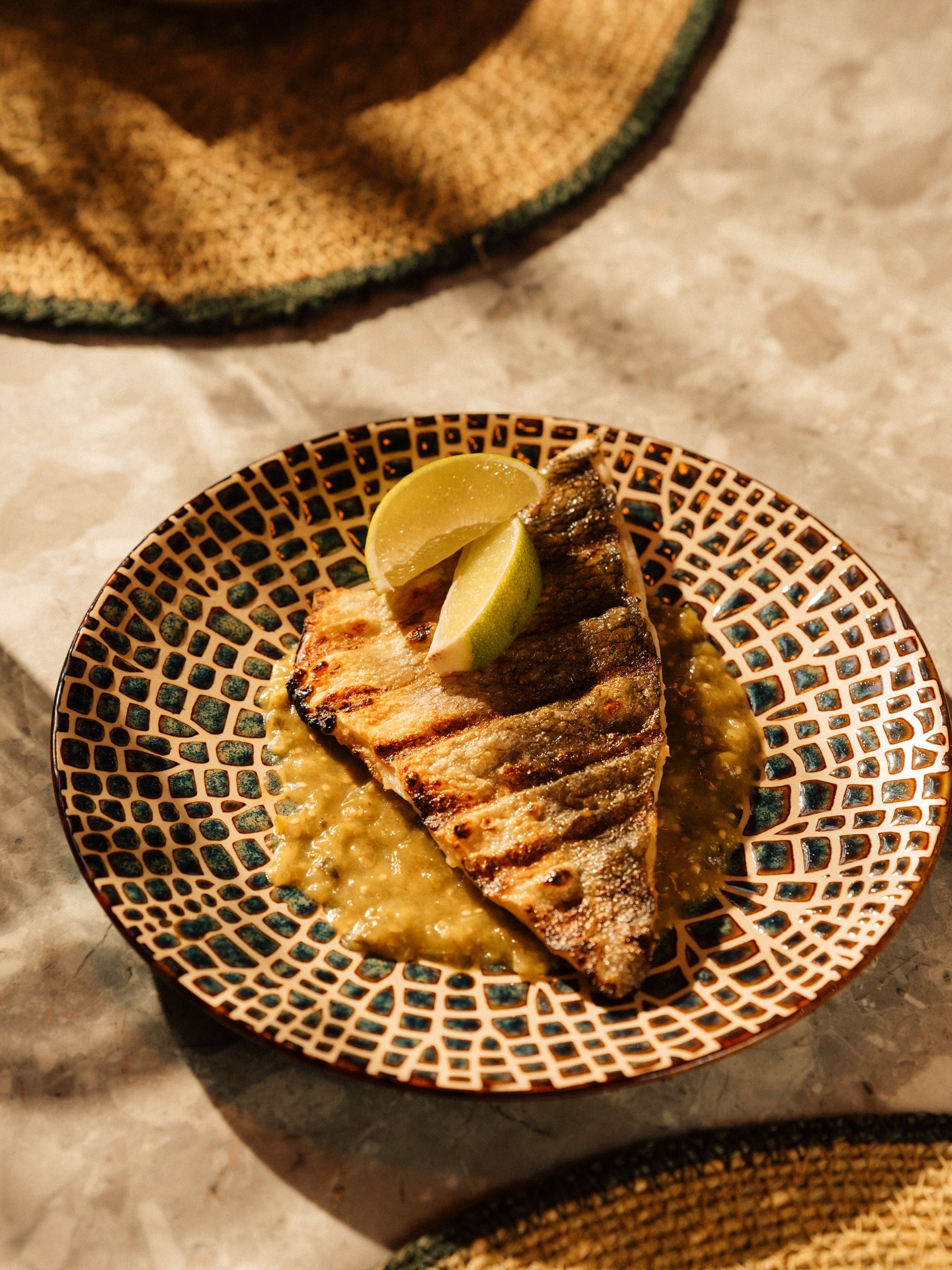 ¡ROASTED DORADA! 🌵🐟
——
Tapas-Vorstellung - Part 17: Roasted Dorada. Passend zum Karfreitag. Doradenfilet gegrillt. Vom 400 Grad Josper. Serviert auf hausgemachter Salsa Verde.
Öffnungszeiten über Ostern: AUF! Jeden Tag ab 17:00 Uhr! Auch am Ostermontag. Kommt vorbei! Auf Tapas, Steaks oder abends auch einfach nur auf einen Vino, Cocktail oder Cerveza.
la vida es ahora, no más tarde. 🫦🍸🍹🌵
¡hasta ahora! 💋
• PALOMA LOLA - bar de tapas
• Ochsenstraße 1, 48529 Nordhorn
_______________
#palomalola #tapas #cocktails #restaurant #bar