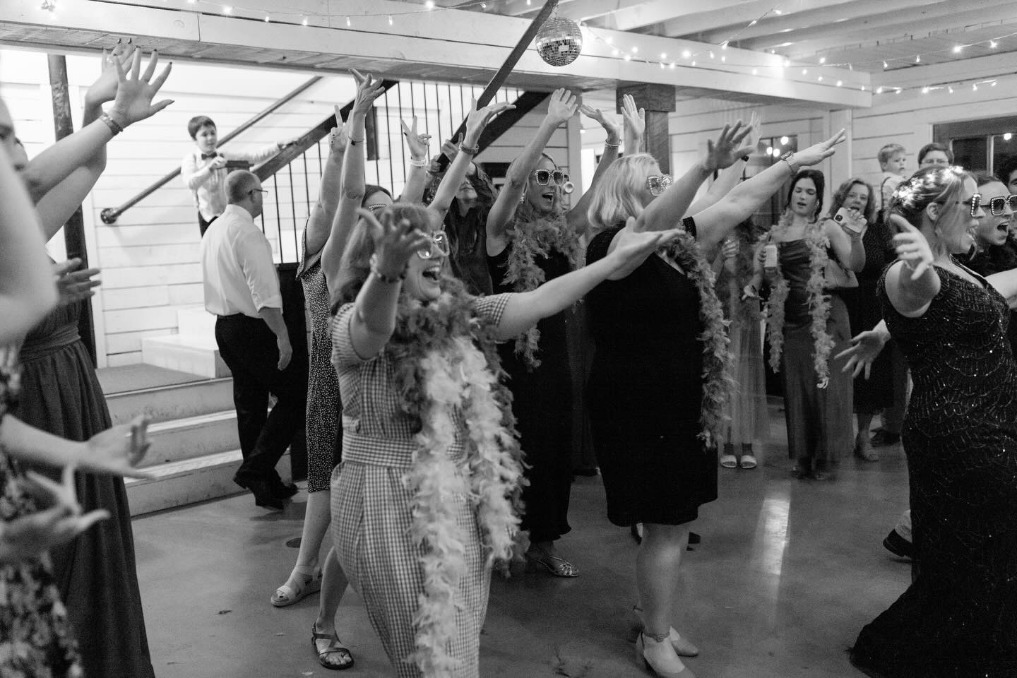 Abby & Sebastian’s Dance Party🪩✨🥂
-
Photo: @wendyfrancophotography
@thebarnatriverbend
-
#DanceParty #KansasCityDJ #DJ #Dance #weddingdanceparty
