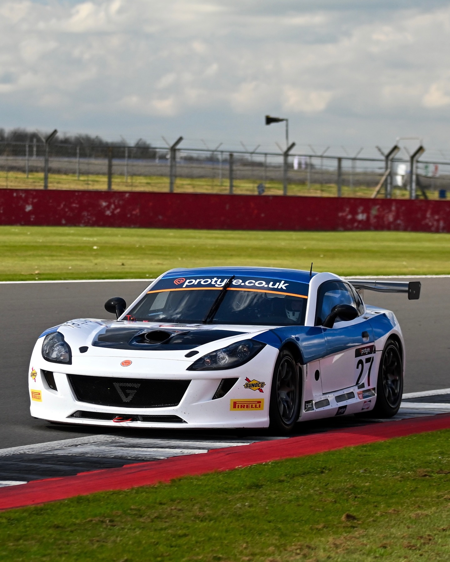 @AlexDuncanRacing put in a great performance at Silverstone during the Ginetta x British GT Media Day!
Laying down some good times in the competitive PRO class, he’s all set for a strong season ahead 💪
Keep an eye out for his 2026 livery soon 👀
#XentekMotorsport #GinettaMotorsport #GTChampionship @Ginetta_Motorsport #Motorsport #BritishGT