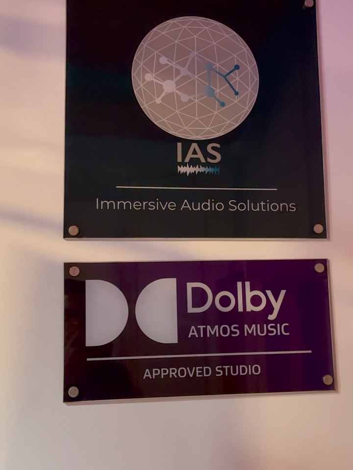 Estamos realizando la mezcla 𝗗𝗼𝗹𝗯𝘆 𝗔𝘁𝗺𝗼𝘀 de la versión en Guaraní de 𝗦𝗼𝗹𝗼 𝗹𝗲 𝗽𝗶𝗱𝗼 𝗮 𝗗𝗶𝗼𝘀 de @giecoleon_oficial
Grabado junto al coro infantil 𝗧𝗮𝘃𝗮 𝗠𝗶𝗿𝗶 𝗠𝗯𝗮’𝗲 𝗣𝘂, músicos de la orquesta 𝗟𝗼𝘀 𝗚𝗿𝗶𝗹𝗹𝗶𝘁𝗼𝘀 𝗦𝗶𝗻𝗳𝗼́𝗻𝗶𝗰𝗼𝘀 de Posadas y estudiantes del 𝗖𝗘𝗠𝘂 de San Ignacio.
📍 𝗔𝘂𝗱𝗶𝘁𝗼𝗿𝗶𝘂𝗺 𝗱𝗲𝗹 𝗣𝗮𝗿𝗾𝘂𝗲 𝗧𝗲𝗺𝗮́𝘁𝗶𝗰𝗼 𝗱𝗲 𝗹𝗮 𝗖𝗿𝘂𝘇 (Santa Ana)
🎙️ Grabación: 𝗖𝗮𝗺𝗮𝗰𝗵𝗼 𝗖𝗮𝗴𝗹𝗶𝗲𝗿𝗼 y 𝗝𝗼𝗿𝗴𝗲 𝗖𝗮𝗻𝗱𝗶𝗮
🔊 Equipamiento: 𝗠𝗮𝗴𝗻𝗲𝘁_𝗥𝗮𝘂𝗹𝘃𝗶𝗼𝗹𝗮 𝗲 𝗵𝗶𝗷𝗼
Esta grabación fue realizada conjuntamente entre 𝗜𝗡𝗔𝗠𝗨 y la 𝗦𝗲𝗰𝗿𝗲𝘁𝗮𝗿𝗶́𝗮 𝗱𝗲 𝗖𝘂𝗹𝘁𝘂𝗿𝗮 𝗱𝗲 𝗠𝗶𝘀𝗶𝗼𝗻𝗲𝘀.