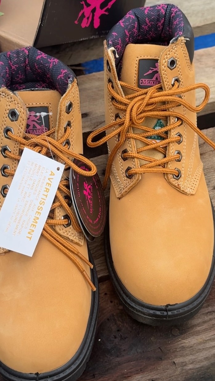 Even I get excited about a new pair of Moxies! FUN FACT: Alice is named after Alice Munro. All of our work boots are named after women with MOXIE!
#GotMoxie #Build$h!T! #WomenInConstruction #workboots