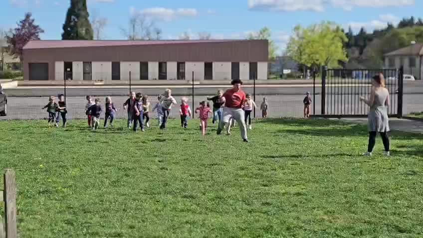 Après les JaJa, la venue de Jean Victoire au périscolaire!!
Son objectif : nous remettre au sport !!!!