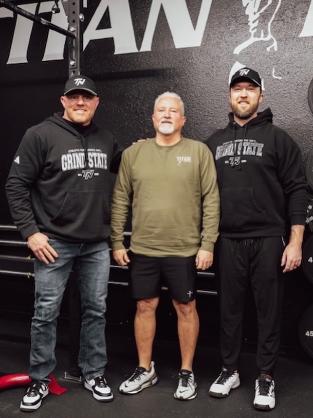 The latest @dryscooppod episode we sat down with family. Kevin Klotzbach, National Director of Operations at @claytonhomesofknoxville .
From high stress operator to building healthy habits, Kevin walks us through how he navigates work life balance, stress management, and healthy habits he relies on for the busy professional.
