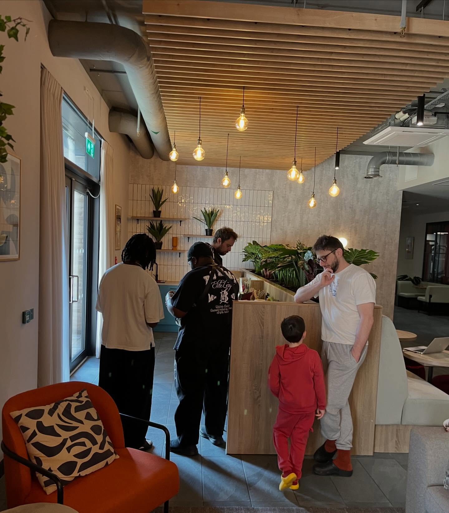 A March event recap🌷
Smoothies, bouquet making, Iftar, and lucky dips!