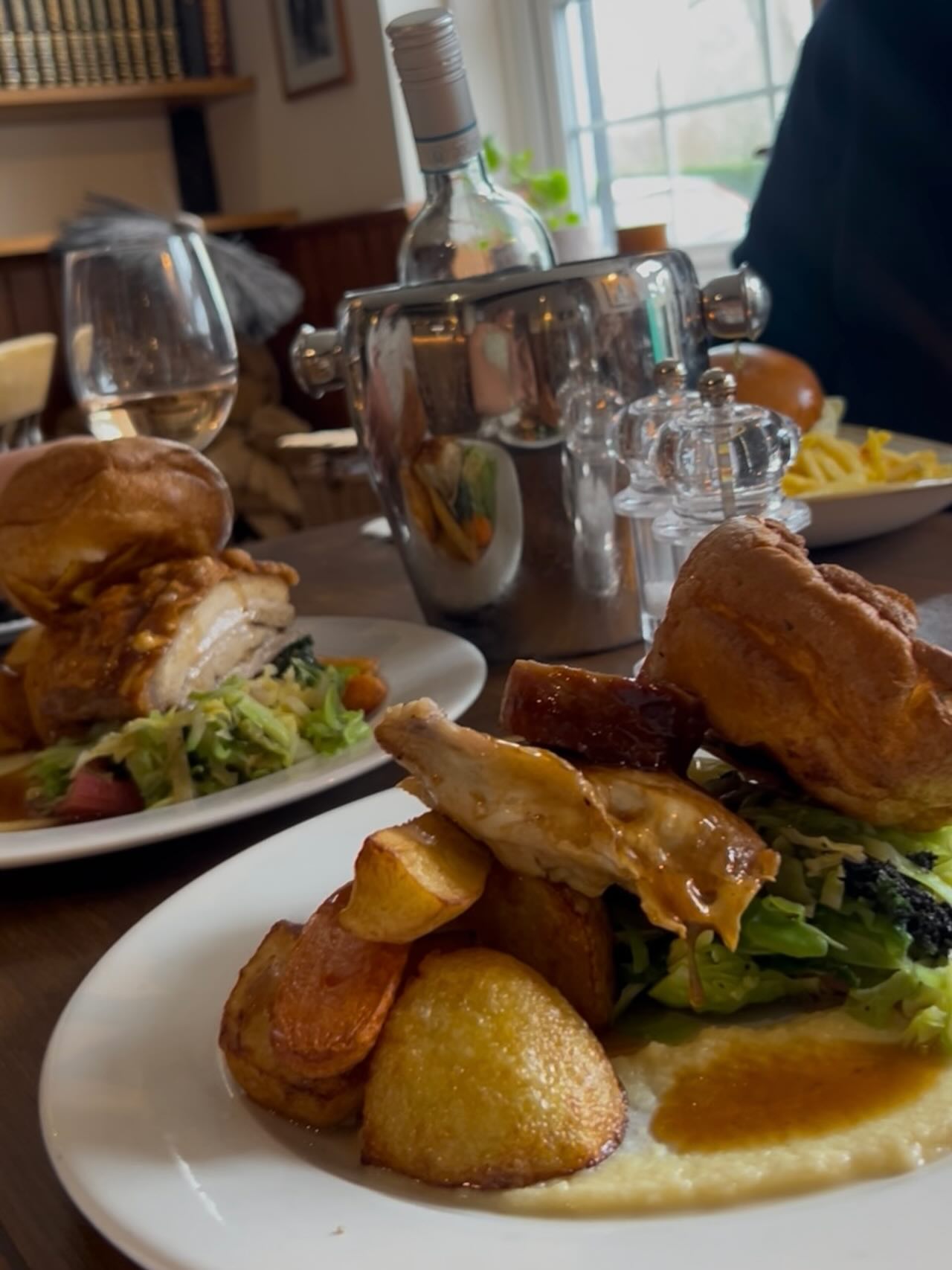 The bank holiday starts now 🙌
Spend your Good Friday with us enjoying delicious food, refreshing drinks, and everything you love about the pub — with Sunday roasts waiting at the end of the weekend #harveysbrewery #goodfriday #eastersunday #roast #kent