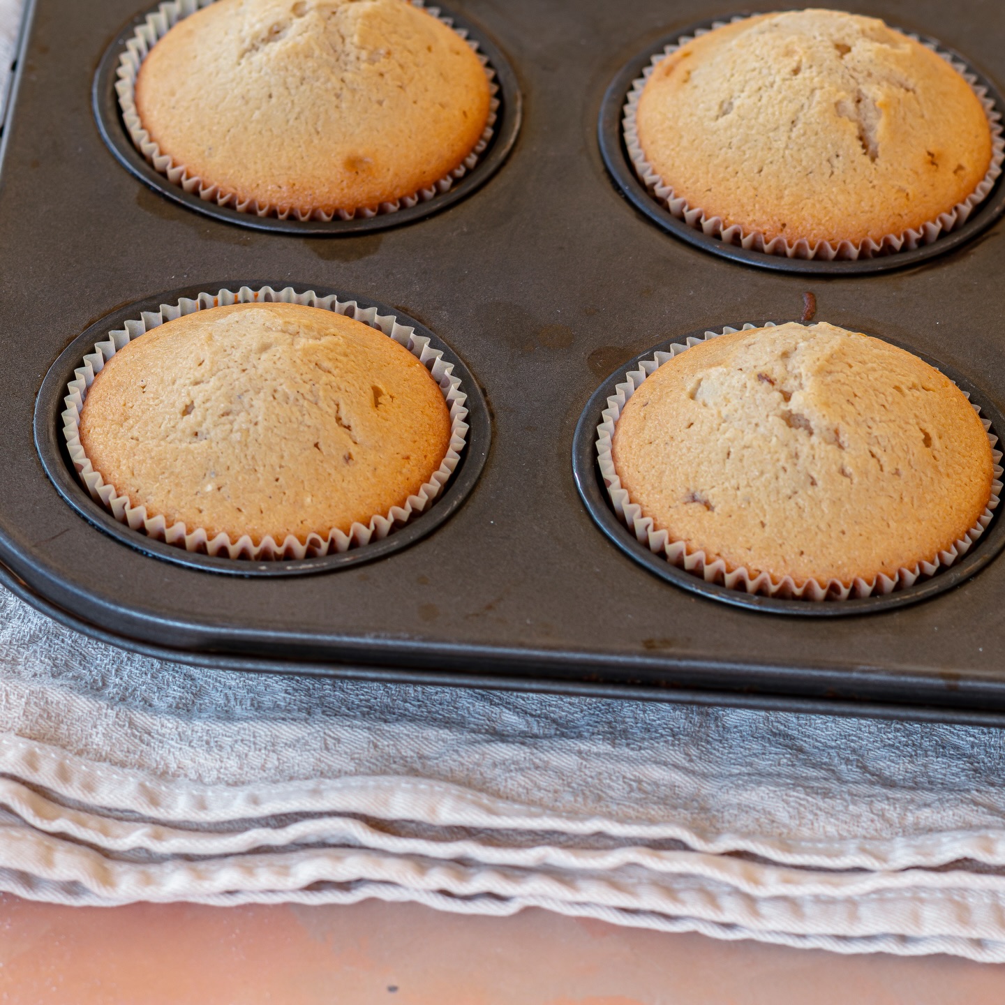Cozy White Chocolate Spelt Muffins with Cardamom and Saffron 🧡Can be upgraded to cupcakes with a simple Mascarpone topping 🧁Comment RECIPE, and I will send it your way!Or copy and paste to your browser:https://open.substack.com/pub/healthycomfortfood/p/white-chocolate-spelt-muffins-withAnd don’t forget to subscribe to the free newsletter! 📰