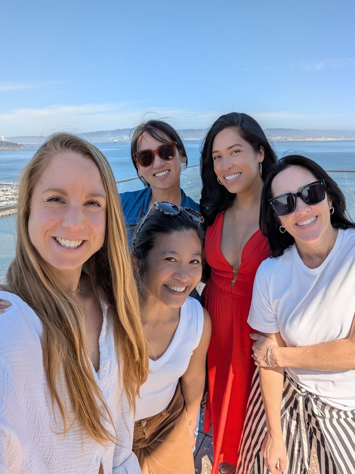 Brunch with my girls + a little slumber afternoon party. Giving my apartment a little last moment joy! #mygirls💕