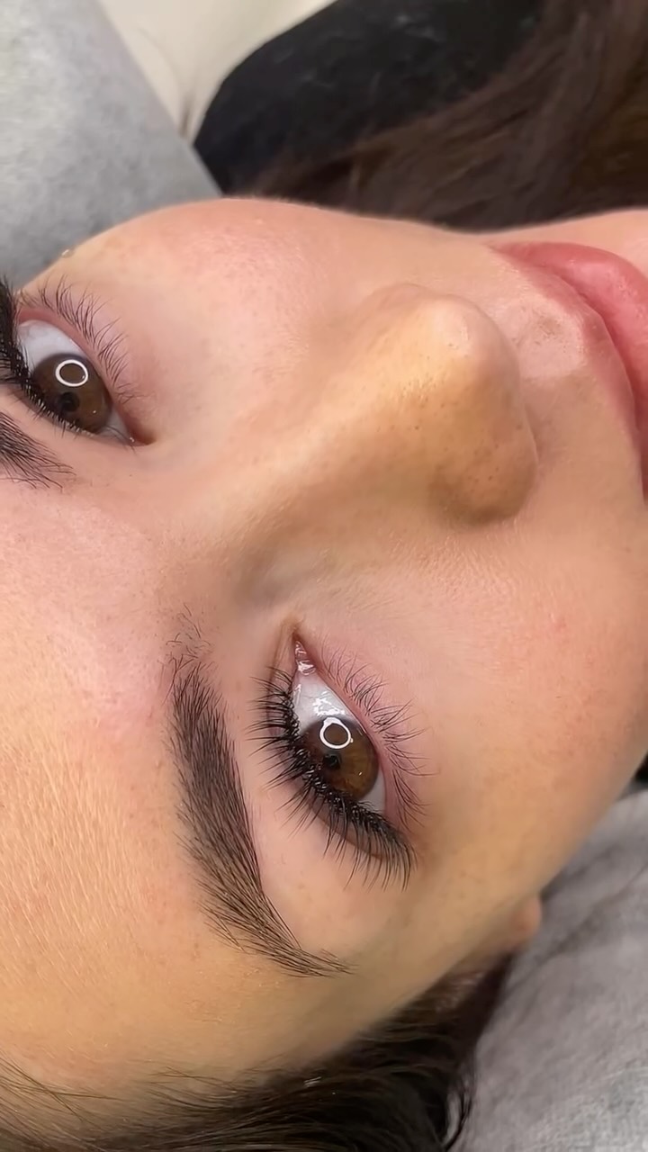 She said, “I trust your judgment. Do whatever you think fits my eyes.”
And that’s all I need.
No copy-paste sets here.
Every lash map is designed for your eyes only.
100% handcrafted with intention.
And the result paid off.
Not every transformation needs to be dramatic.
Sometimes the right lashes just make everything look… right.
DM for booking.
#eyelashextensions #lovielashco