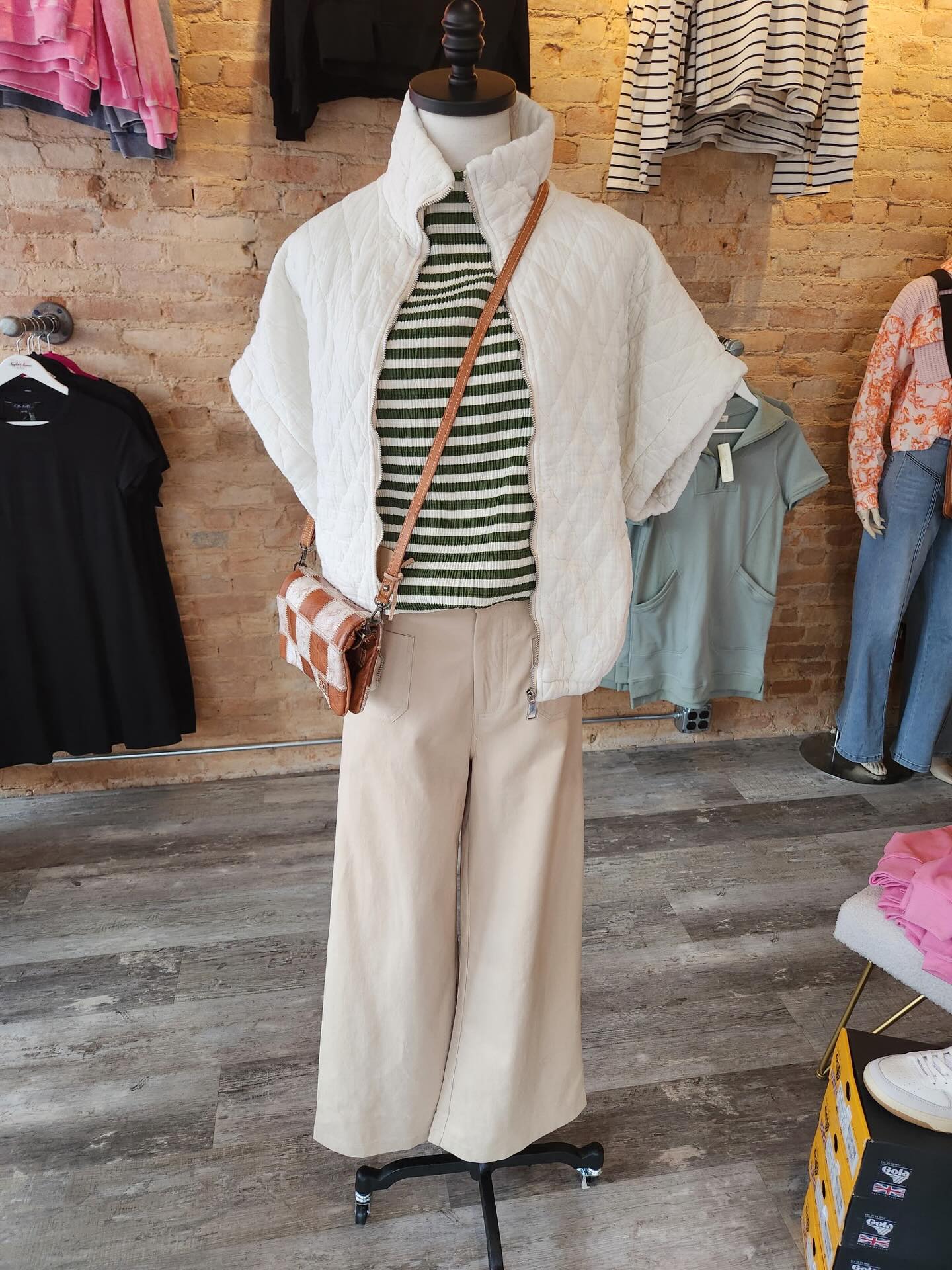 New Arrivals are dropping daily! We are loving the quilted look. Try this everyday casual outfit, styled by Brenda! 😍
Reminder: We will be closed tomorrow for the holiday. Happy Easter, friends!! 🐰