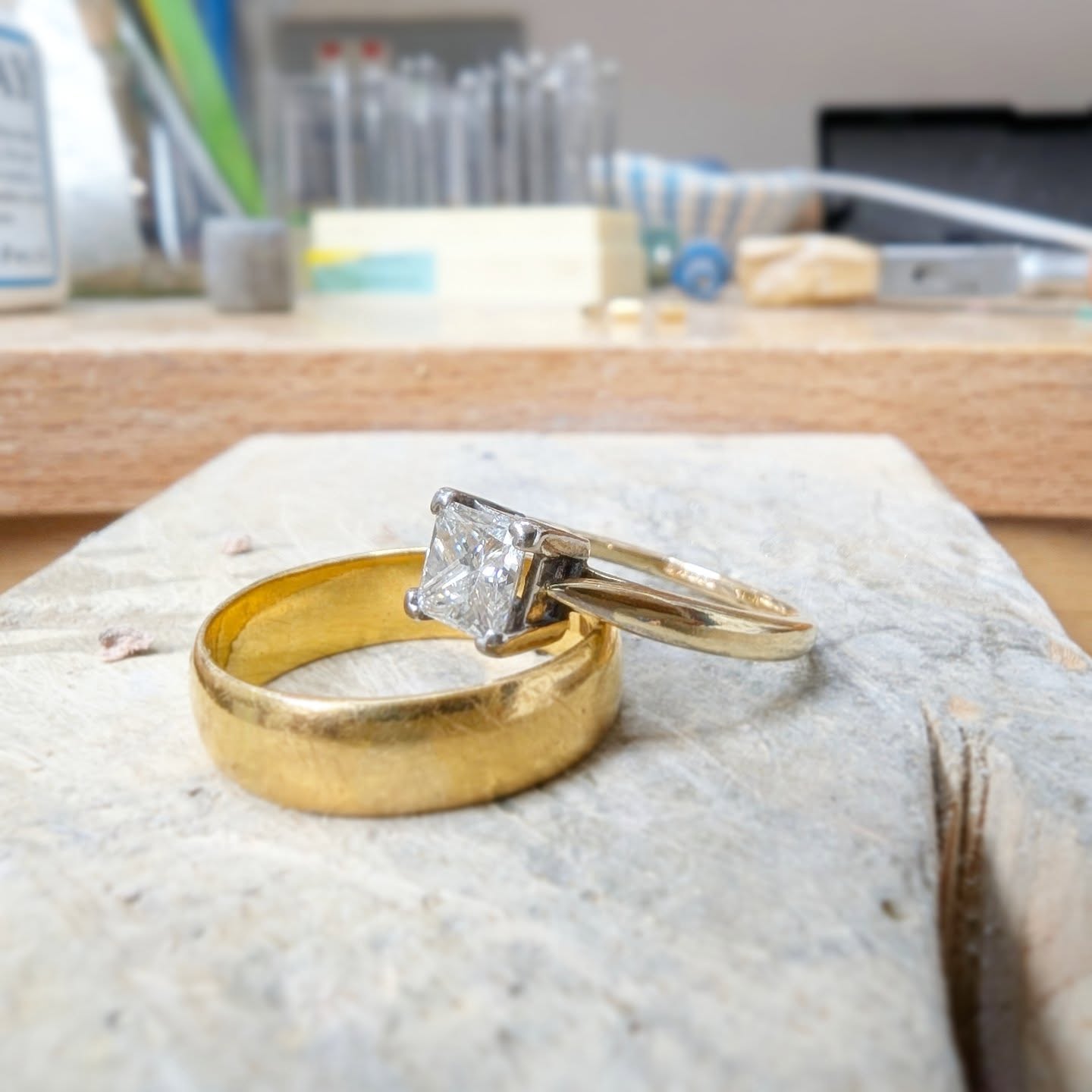 A little repair on the bench today and a resize.
This beautiful 18ct golf square cut diamond engagement ring has had a 1/2 shank replacement, as it was getting thin on back and the 22 carat gold wedding band has been sized up 3 sizes.
#mondayvibes #jewelleryrepairs #jeweller #repair