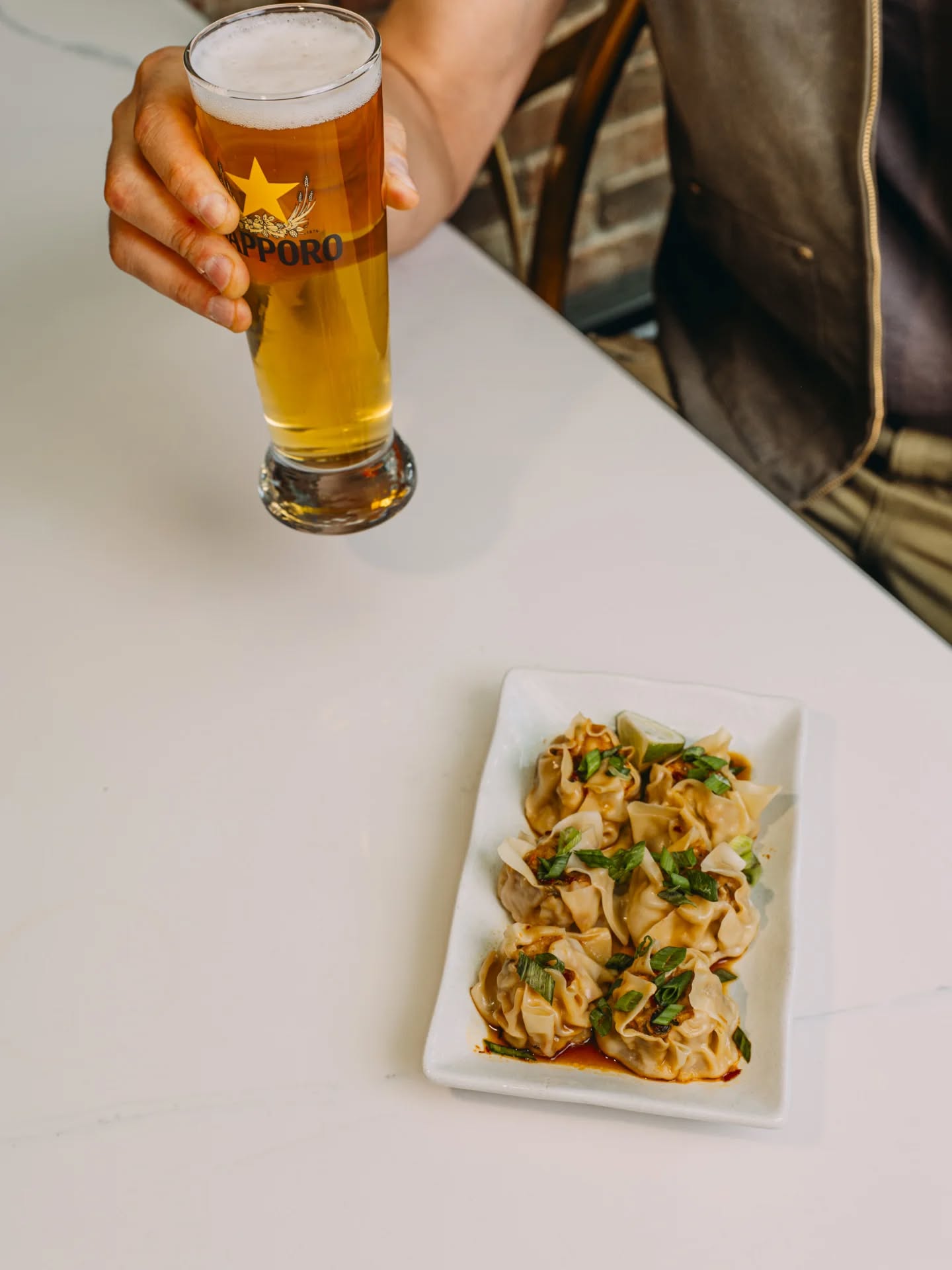 Meet the perfect dynamic duo; a crispy Sapporo and some dumplings.
#YumSon #VietModern #NelsonBC
_______________________________________________