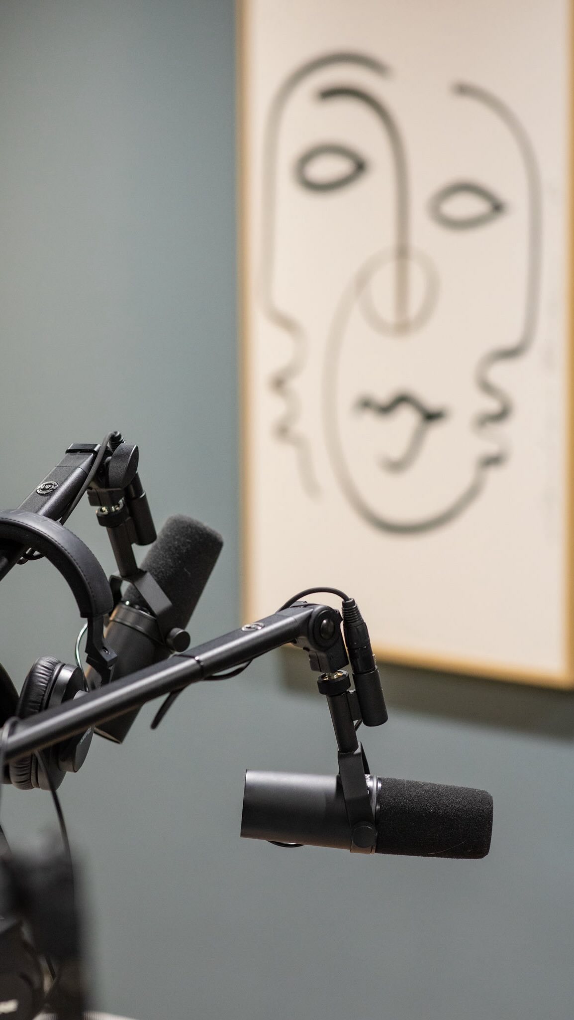 BTS @favouritepositionspodcast x @rezilienhq live debates on human adaptability 🎥