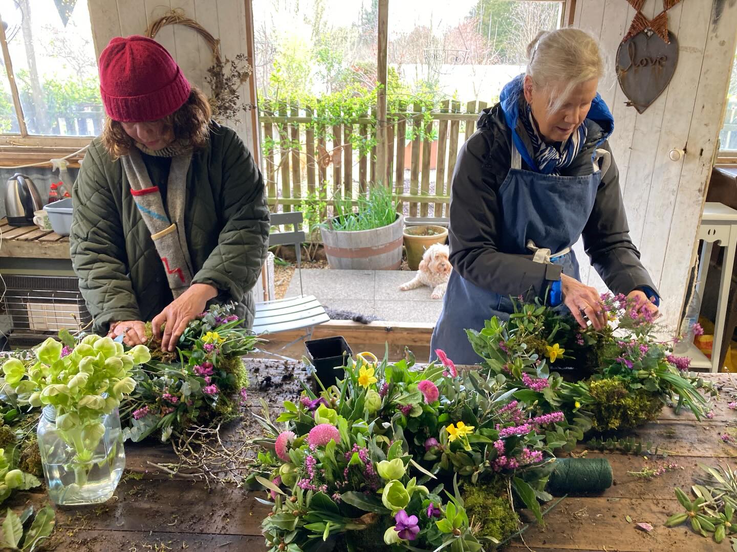 A lovely relaxing morning, workshop for two ☺️
#springdoorwreath #spring #springplants #mindful #relaxing