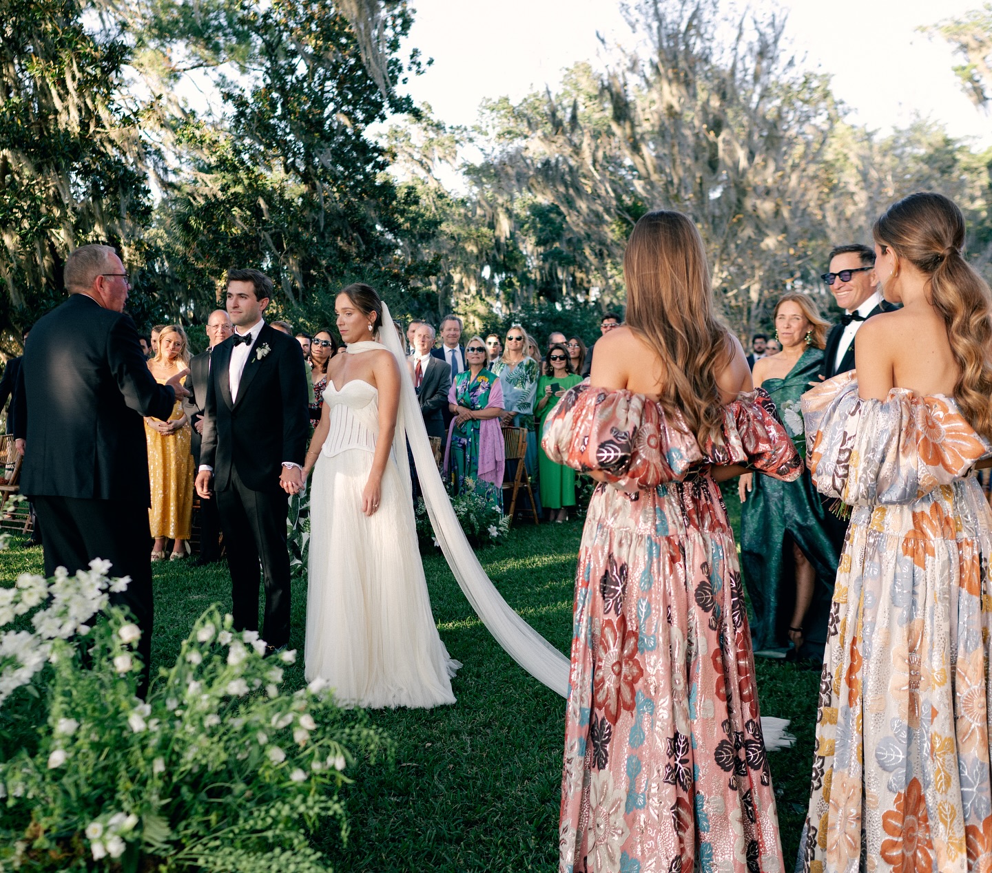 The chicest bridesmaids 🤌🏻
.
📸 @kgohhsnap