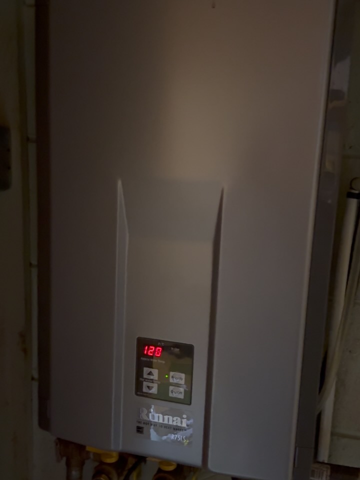 My favourite technology. Itâs like Toyota Sienna with 1 mln. Km. Looks and works)))#maintanatcetanklesswaterheater