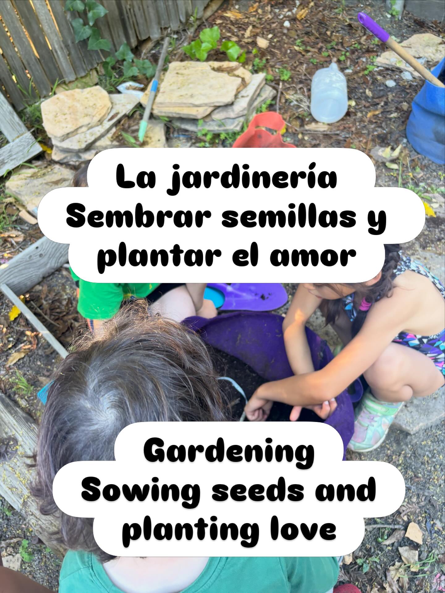 Gardening with kids! The kids had jobs, they’ve all helped out! We’re waiting to see if our seeds will grow! It’s a beautiful spring activity! Lots of great vocab and experiences! Here’s to hoping we have arvejas, judías verdes y girasoles! #jardin #jardineria #gardening #gardeningwithkids #jardineriaconniños