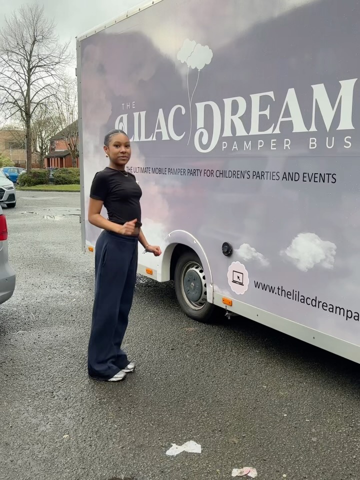 Couldnโt pick one so here is 2 โบ๏ธ๐ค๐ #doubledutchbus #tiktok #viral #birthday #manchestermums