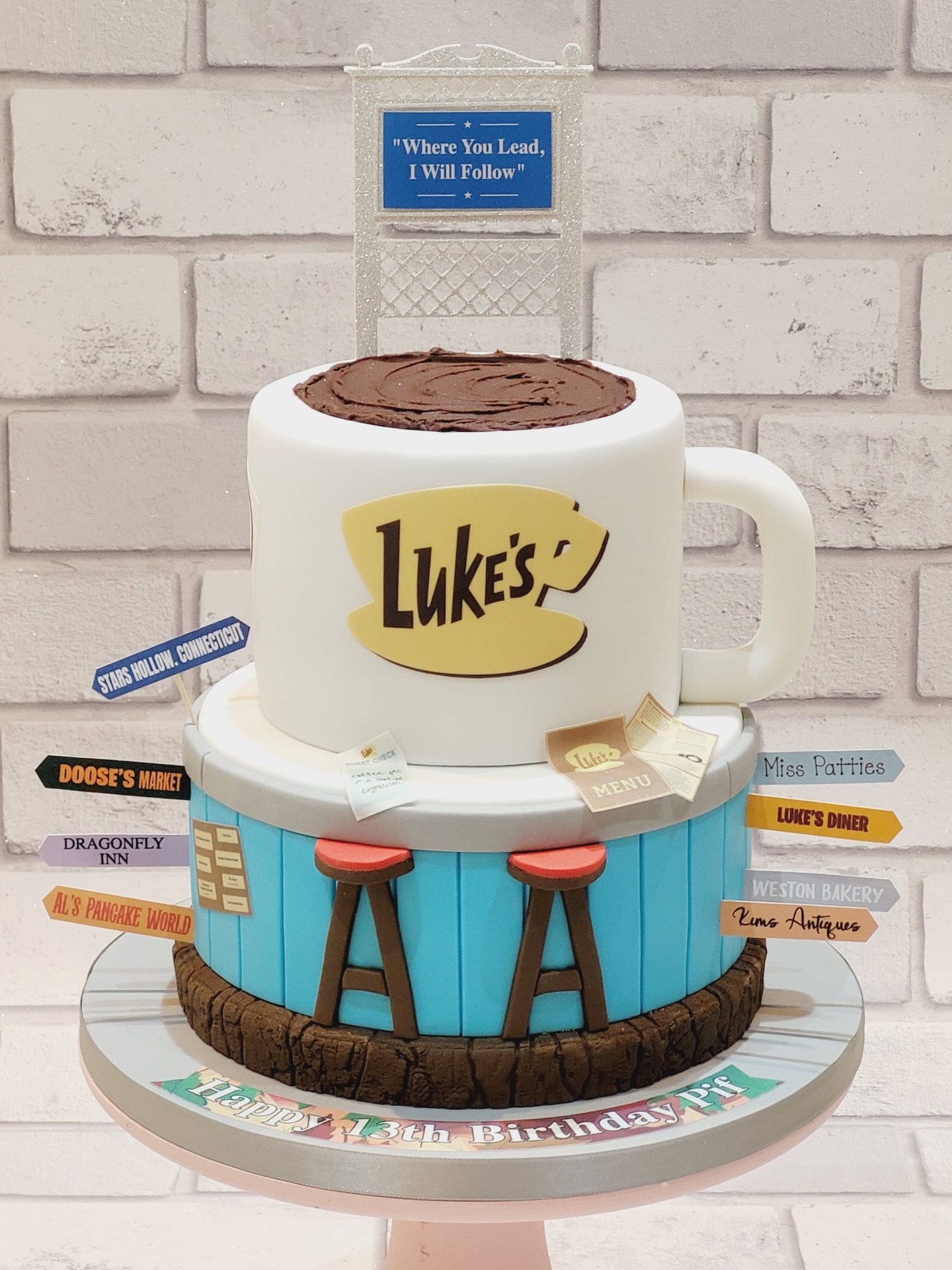 Where you lead, I will follow” ☕💙
A cake inspired by the cosy charm of Gilmore Girls, bringing Luke’s Diner to life in edible form! From the iconic coffee mug to the tiny Stars Hollow signposts, every detail is handcrafted with love (and probably a lot of coffee… just like Luke would insist ☕).
Perfect for a birthday with a side of nostalgia ✨
#GilmoreGirls #BirthdayCake #ThemedCake #CakeDesign #CustomCakes CakeArt