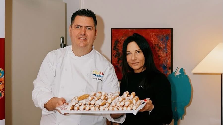 Best cannoli this side of Sicily 😁 #siciliancannoli #cannolisiciliano #chef #dolcisiciliani #cannoli @gambero_rosso @gamberorossointernational @lizzies_cucina @carmelo_carnevale @michelinguide @italianculinaryconsortium