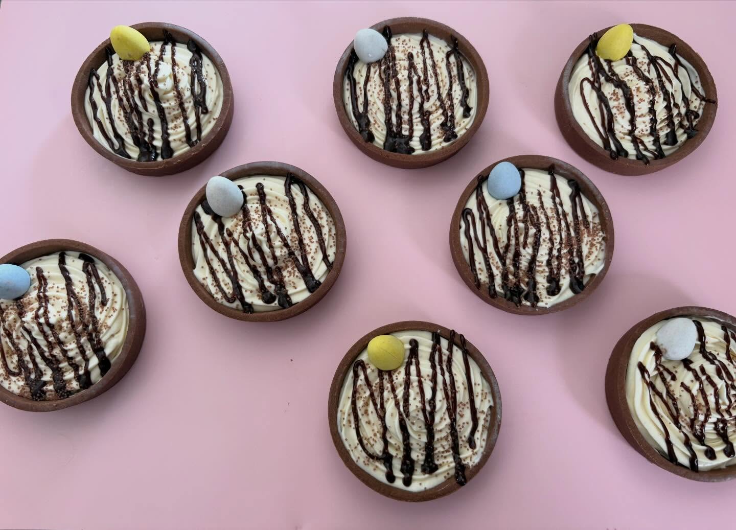 Now available till Saturday! Chocolate cookie crust filled with a cheesecake, filling top with chocolate drizzle and hazelnut sugar. Order just in time for Easter! 🐣