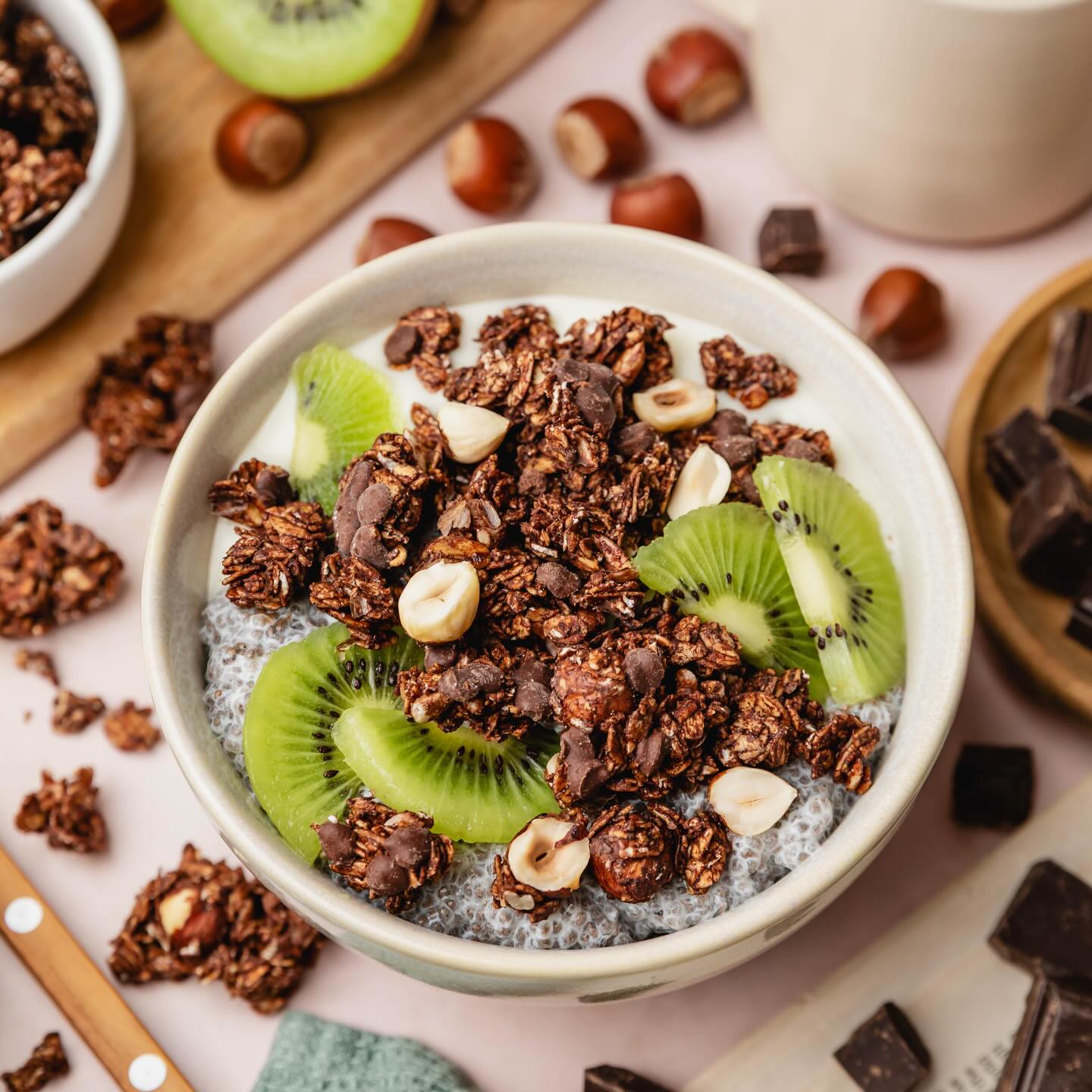 On a pris un risque cette année…
Notre granola de Pâques revient dès demain 🐣
et on a décidé de vous proposer quelque chose de vraiment différent :
une version salée…
avec une touche surprenante 🥒
On vous avoue, on hésite encore à le sortir !
Vous nous faites confiance ? 😏