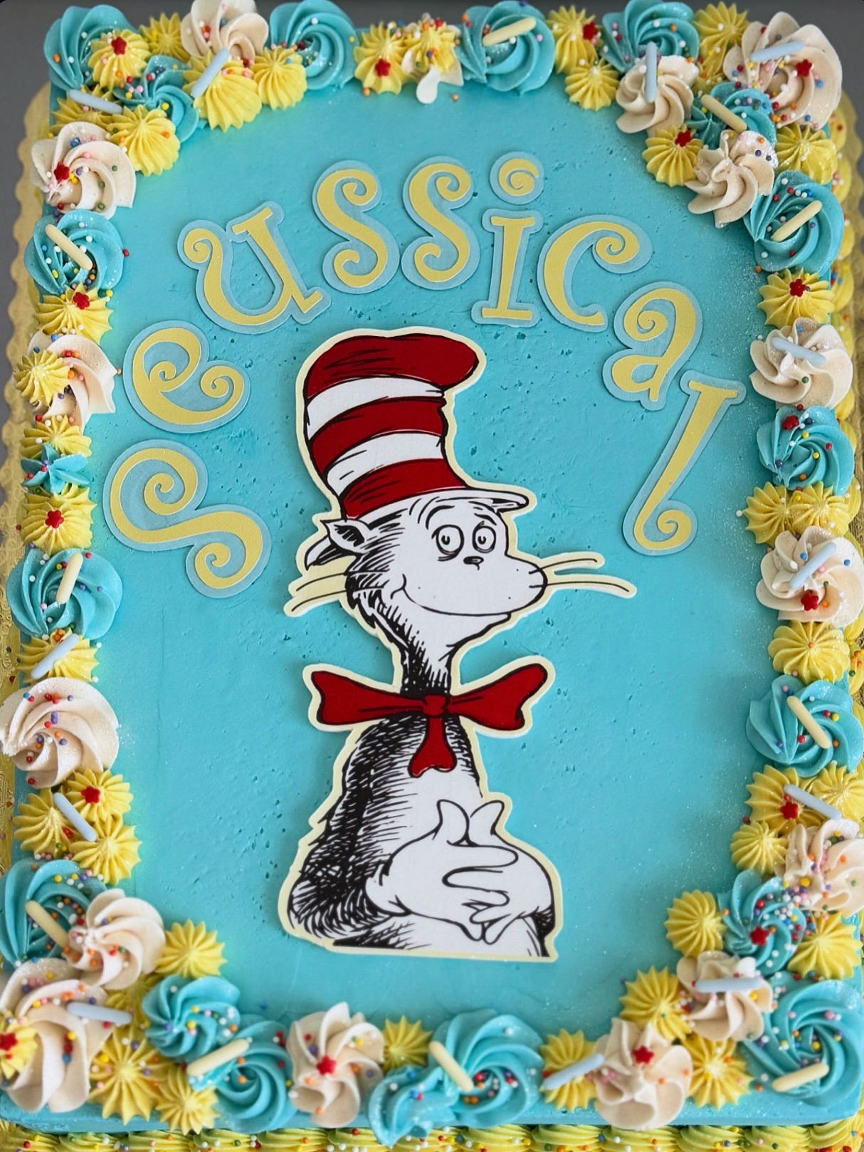 1/2 sheet vanilla cake w/ vanilla buttercream to celebrate the theater kids Seussical production π«Άπ½ Swipe to see (hear*) their reaction π₯Ή
FrolicAndFollyLV.com π±π
β’