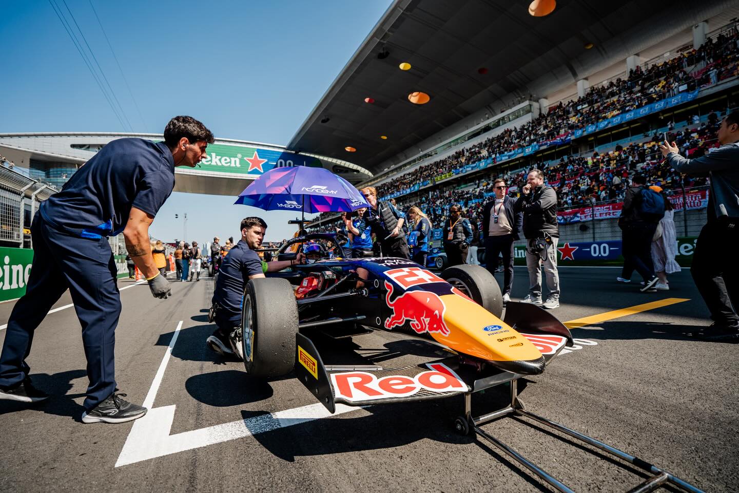 Shanghai Photo Dump ๐ธ
Already three weeks since the first round of @F1Academy! ๐ณ
A few weeks of prep ahead before weโre back on track testing at Silverstone at the end of the month and then full focus shifts to our next round in Montreal in May ๐จ๐ฆ
#f1academy #redbullracing #shanghai #motorsport #racing