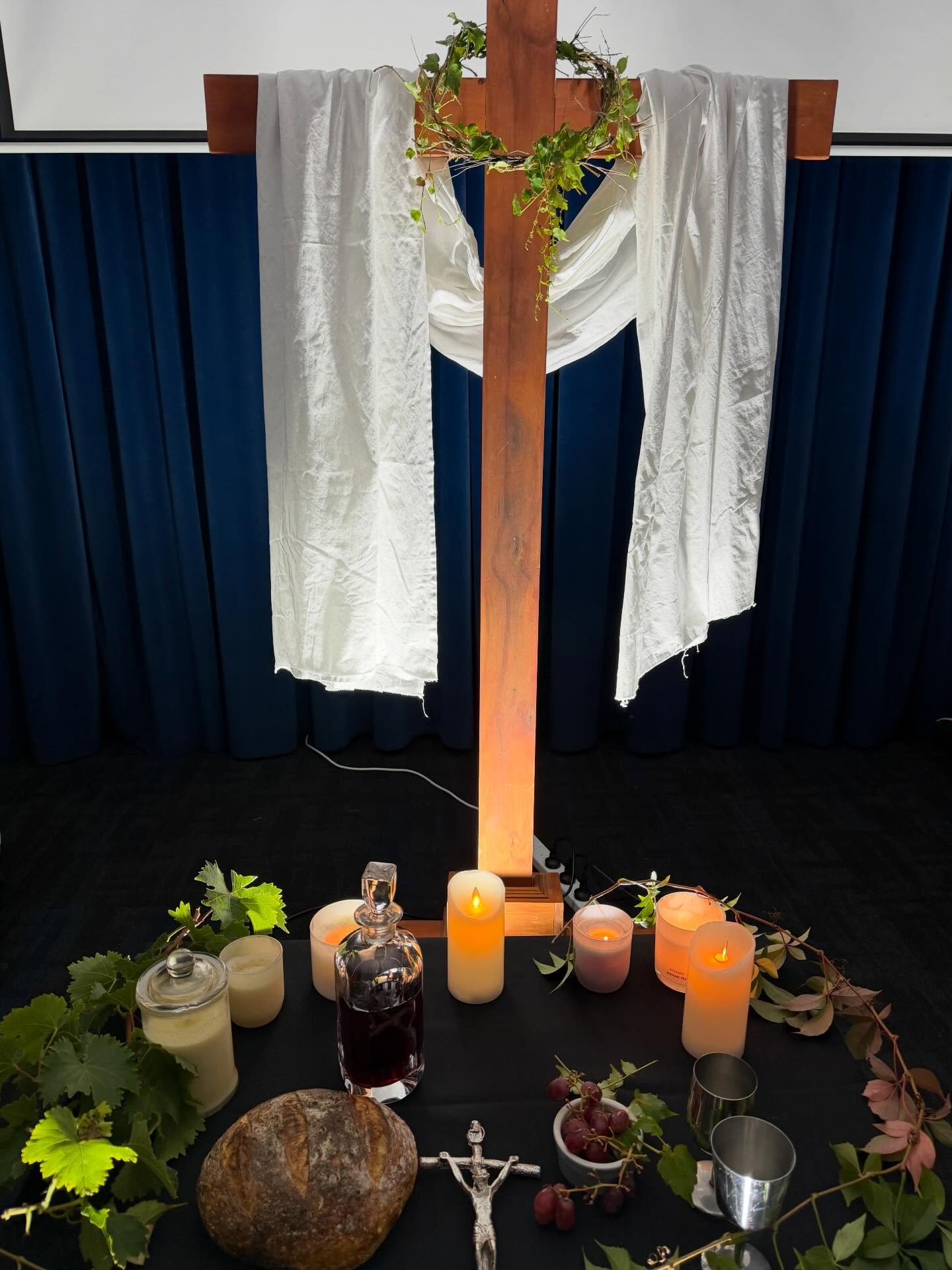 Holy Thursday 🤍
“Do this in remembrance of me.” — Luke 22:19
A day to remember love, service and the gift of the Eucharist. ✝️
.
.
.
.
.
#OLOLCommunity #OLOLPrimary #Eucharist #OLOL #ComeAndSee