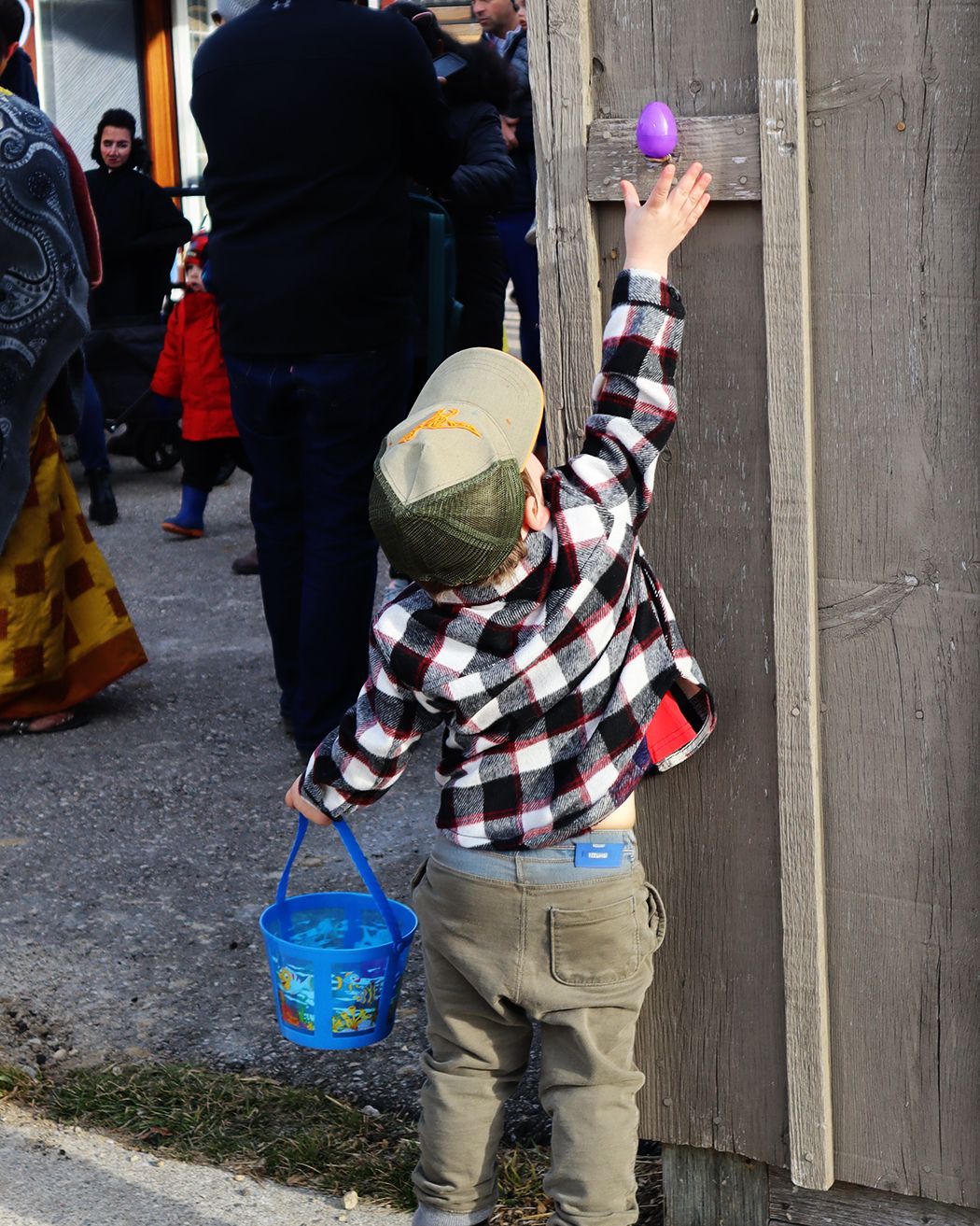 🐰🌷 Get ready for a hopping good time at the St. Jacobs Farmers' Market Easter Egg Hunts! Here's everything you need to know:
📅 Date: Saturday, April 4
⏰ Times: 9:00 AM, 10:00 AM, and 11:00 AM
📍 Location: Farmyard at St. Jacobs Farmers' Market
🥚 Egg Hunt Details:
Duration: Each hunt lasts approximately 15 minutes.
Weather: Rain or shine event, so dress appropriately for outdoor fun!
No Registration or Fee: Simply arrive early and line up for your chance to join the hunt.
Bring Your Basket: Don't forget to bring your Easter basket to collect those eggs!
🍬 Egg Hunt Prizes:
The eggs are empty and can be redeemed at the exit for a goodie bag.
Every child receives the same amount of candy, ensuring fairness and fun for all!
Special thanks to @estachocolates for donating chocolate to this event!
🅿️ Parking:
Plan ahead and leave time to find parking.
🎉 Additional Easter Treats:
Look out for vendors with an Easter Egg graphic displayed in their booth for extra Easter treats!
Capture your egg-citing moments and share tag us @stjacobsmarket. We can't wait to see your Easter adventure! 🥚